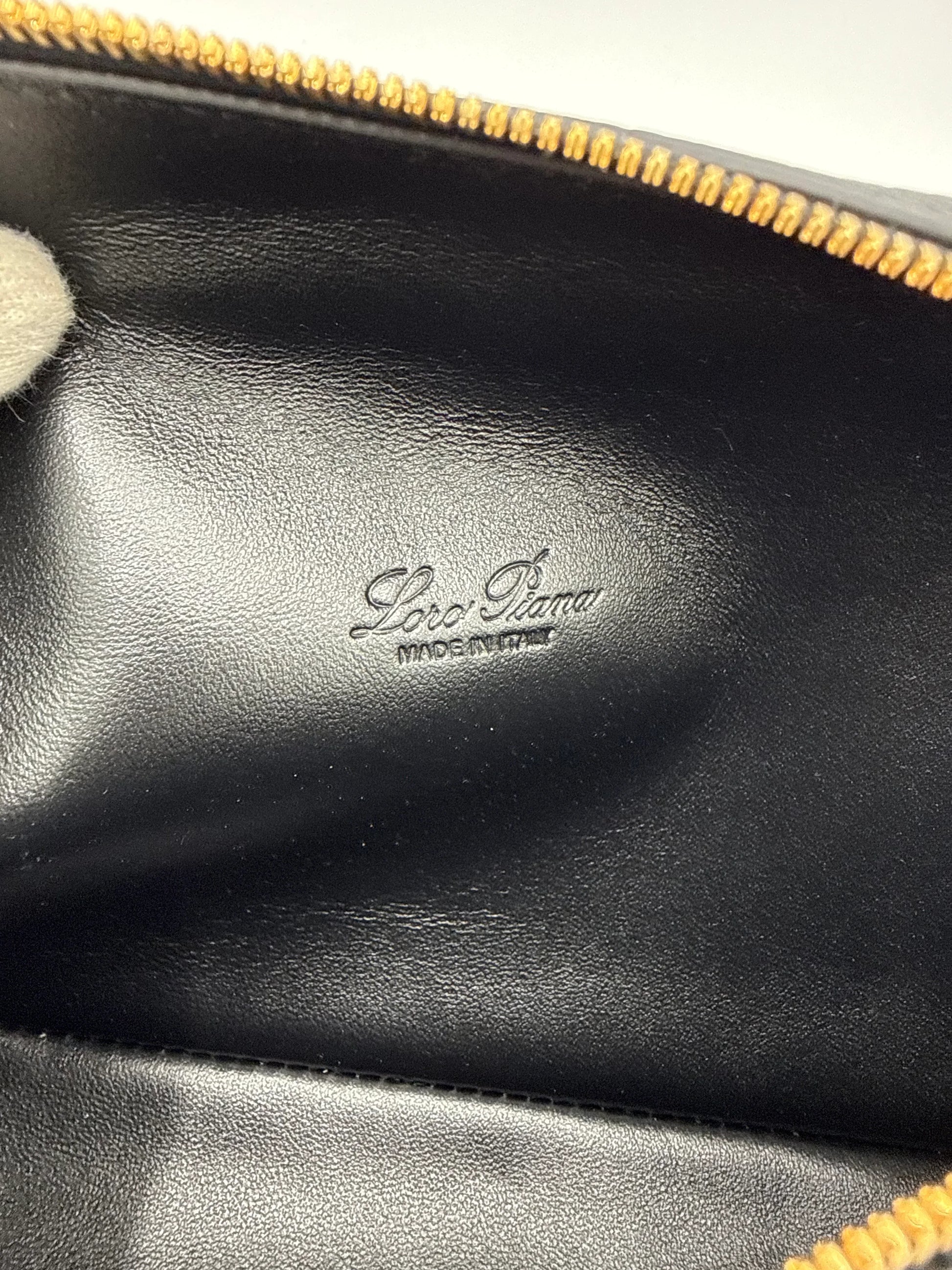 Loro-Piana-Borsa-Extra-Pocket-L19-Pelle-di-Vitello-Martellata-Nera-70314477814084 - Pally Vintage Closet