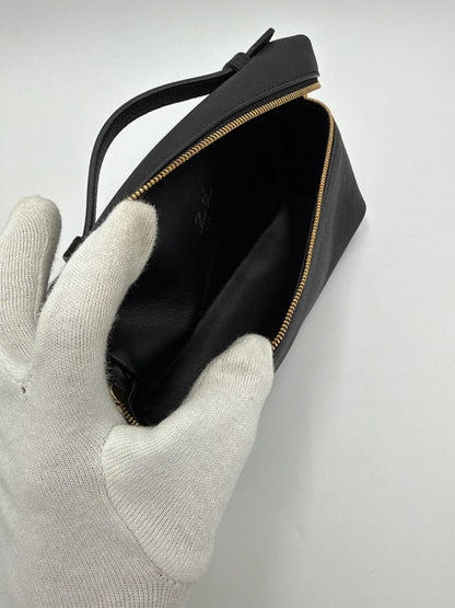 Loro-Piana-Borsa-Extra-Pocket-L19-Pelle-di-Vitello-Martellata-Nera-70314477846852 - Pally Vintage Closet