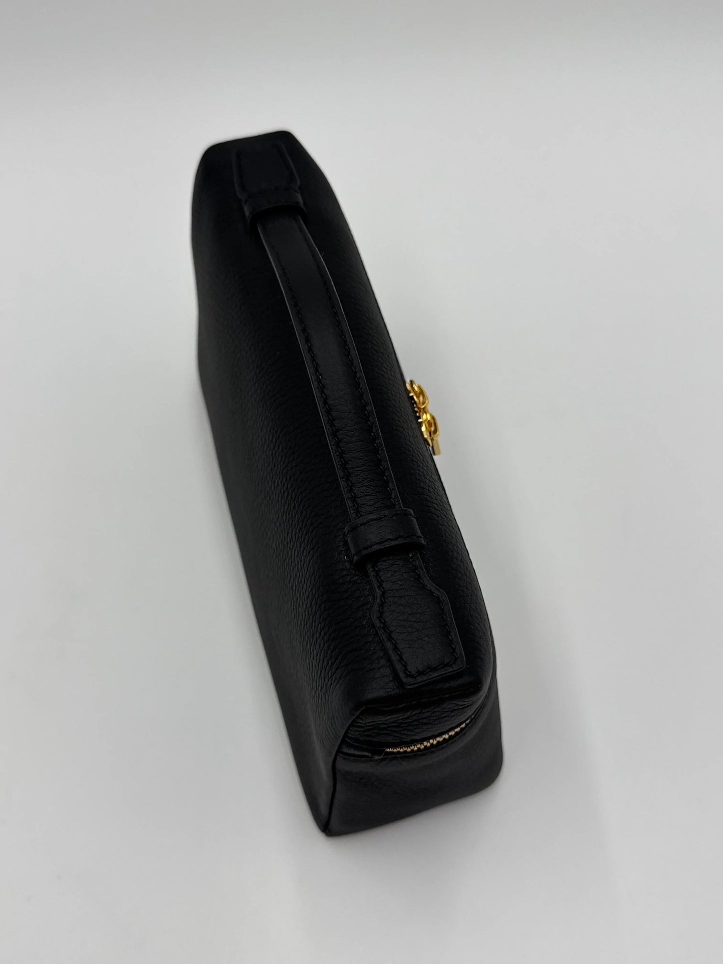 Loro-Piana-Borsa-Extra-Pocket-L19-Pelle-di-Vitello-Martellata-Nera-70314477879620 - Pally Vintage Closet