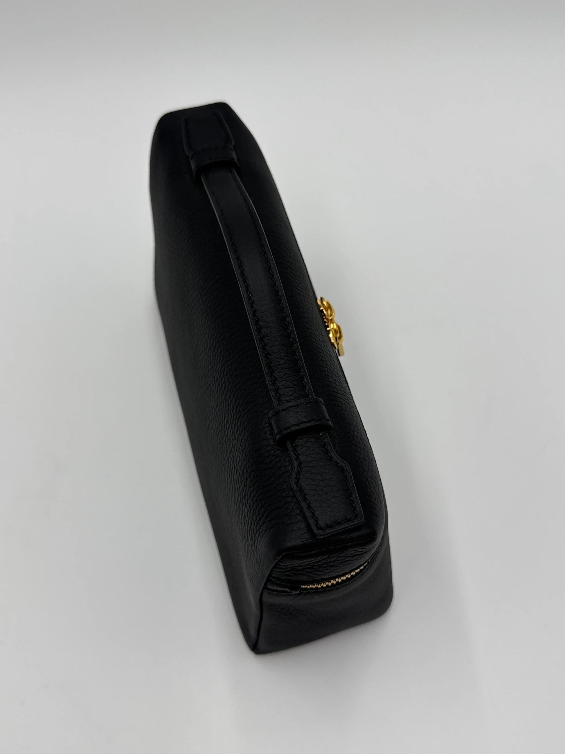 Loro-Piana-Borsa-Extra-Pocket-L19-Pelle-di-Vitello-Martellata-Nera-70314477879620 - Pally Vintage Closet