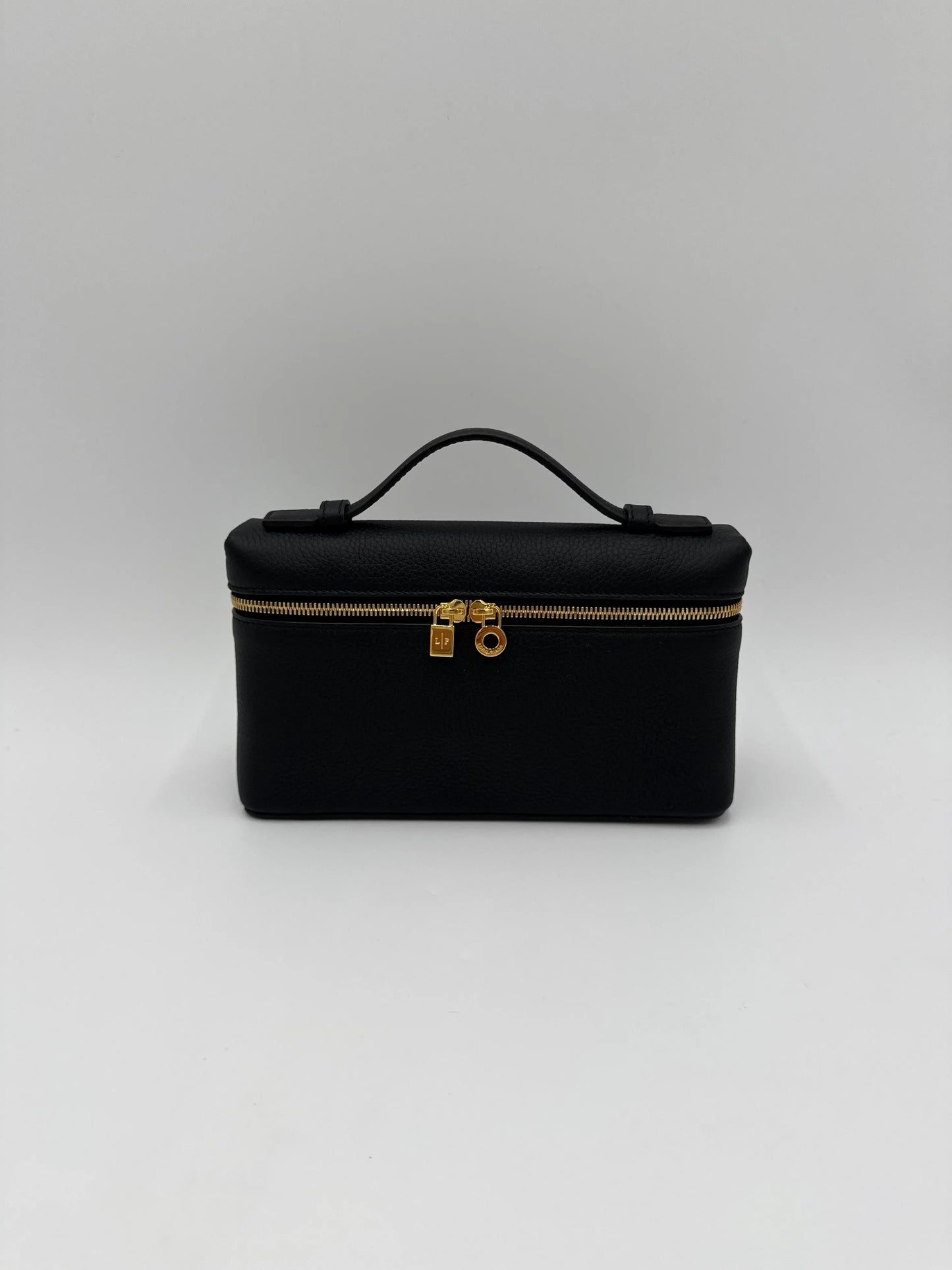 Loro-Piana-Borsa-Extra-Pocket-L19-Pelle-di-Vitello-Martellata-Nera-70314478272836 - Pally Vintage Closet