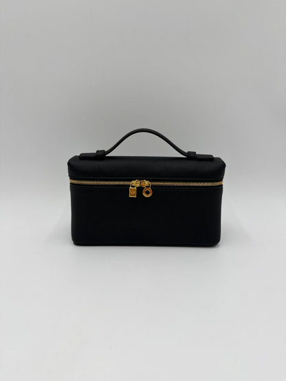 Loro-Piana-Borsa-Extra-Pocket-L19-Pelle-di-Vitello-Martellata-Nera-70314478272836 - Pally Vintage Closet