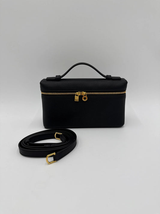 Loro-Piana-Borsa-Extra-Pocket-L19-Pelle-di-Vitello-Martellata-Nera-70314478338372 - Pally Vintage Closet