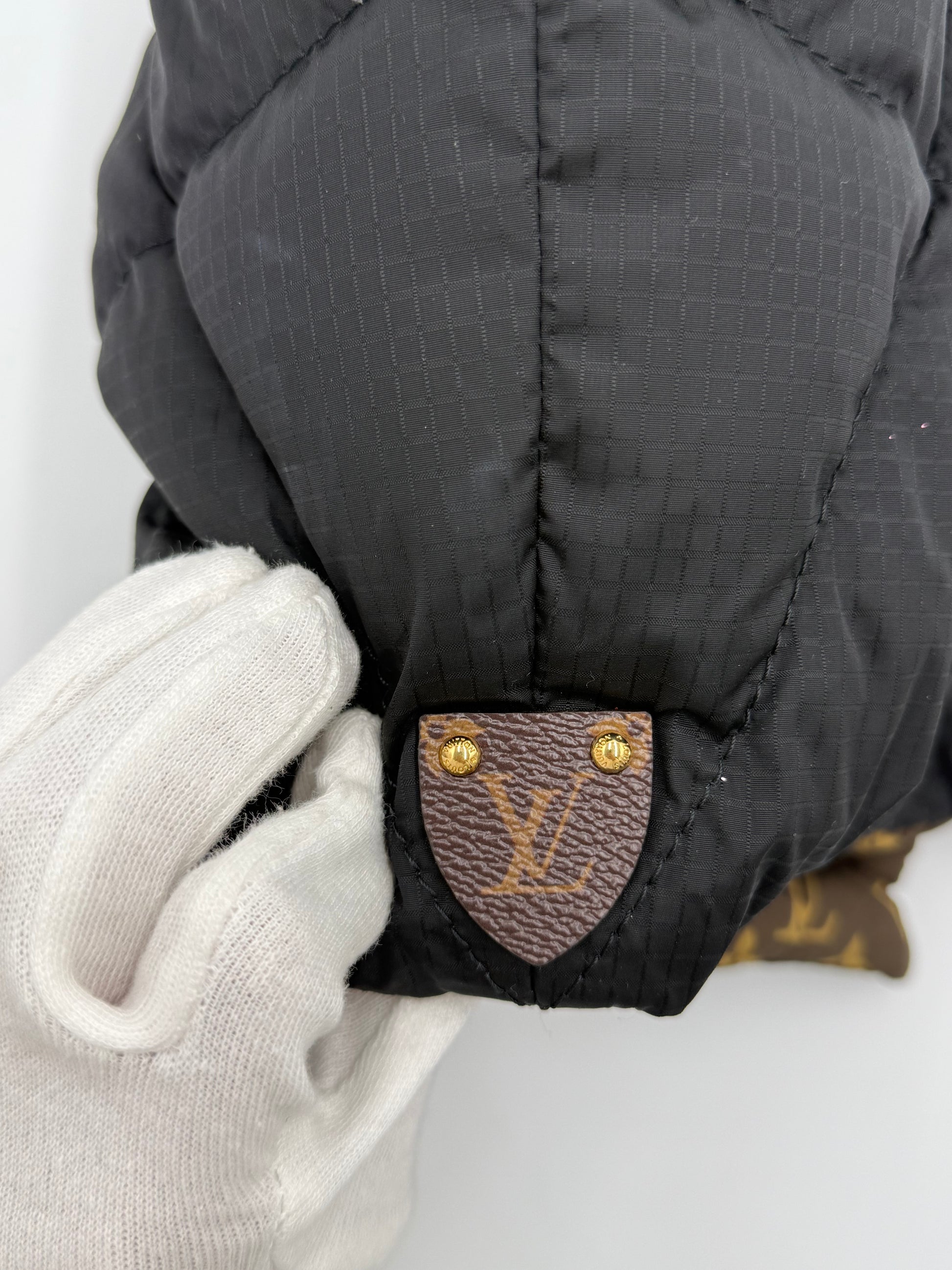 Louis Vuitton Passamontagna Imbottito Reversibile Monogram - Pally Vintage Closet