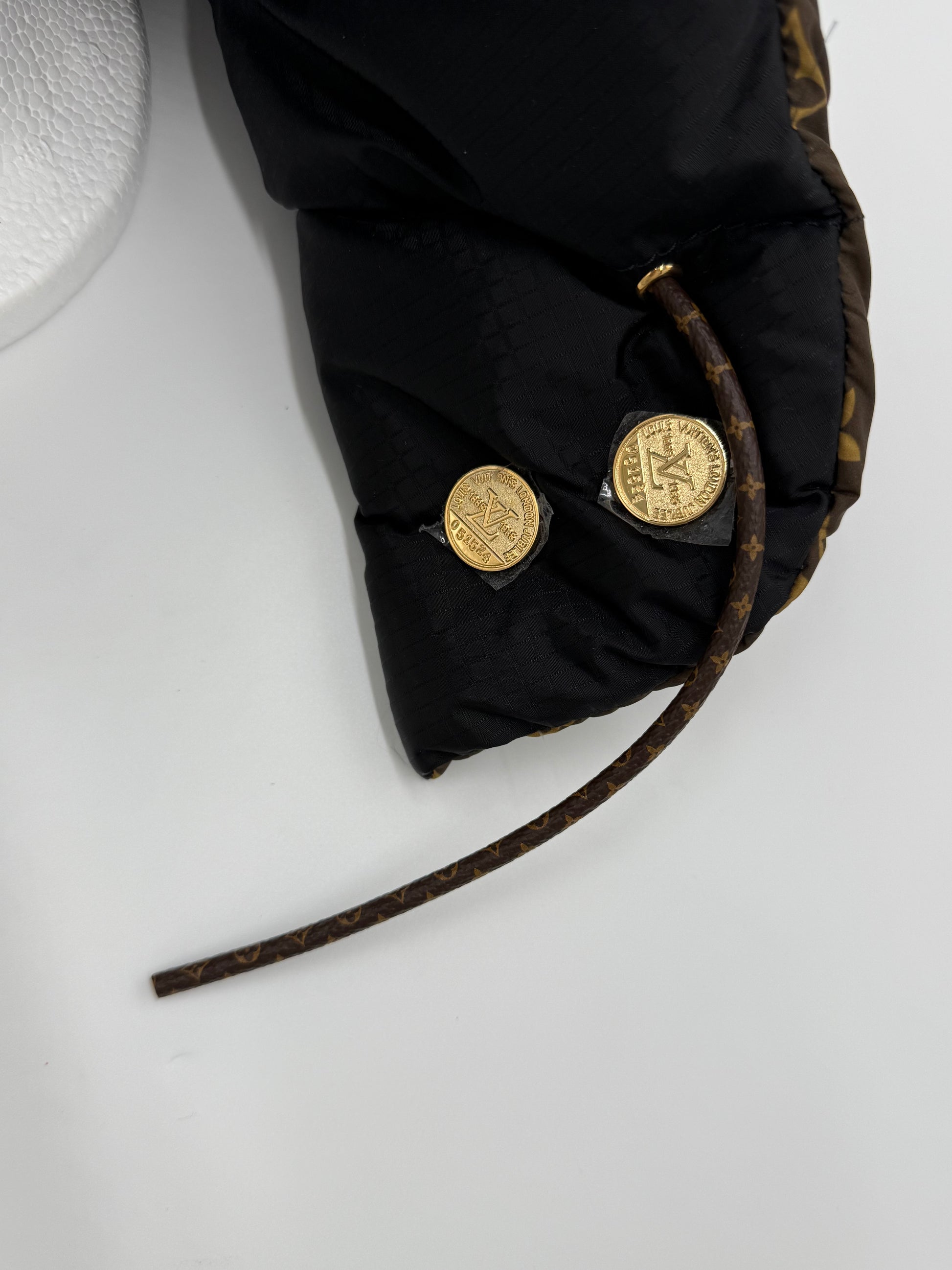 Louis Vuitton Passamontagna Imbottito Reversibile Monogram - Pally Vintage Closet