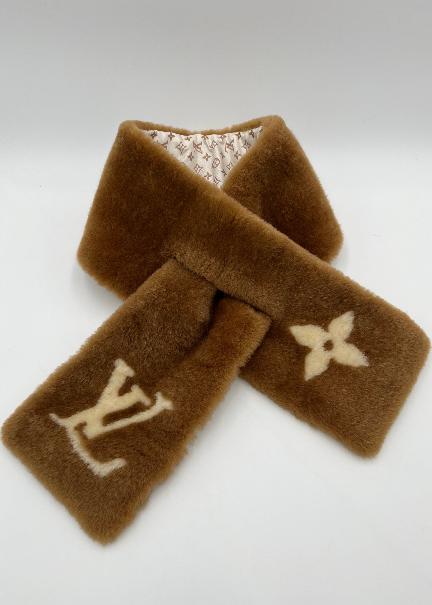 Louis Vuitton Sciarpa Monogram in Shearling