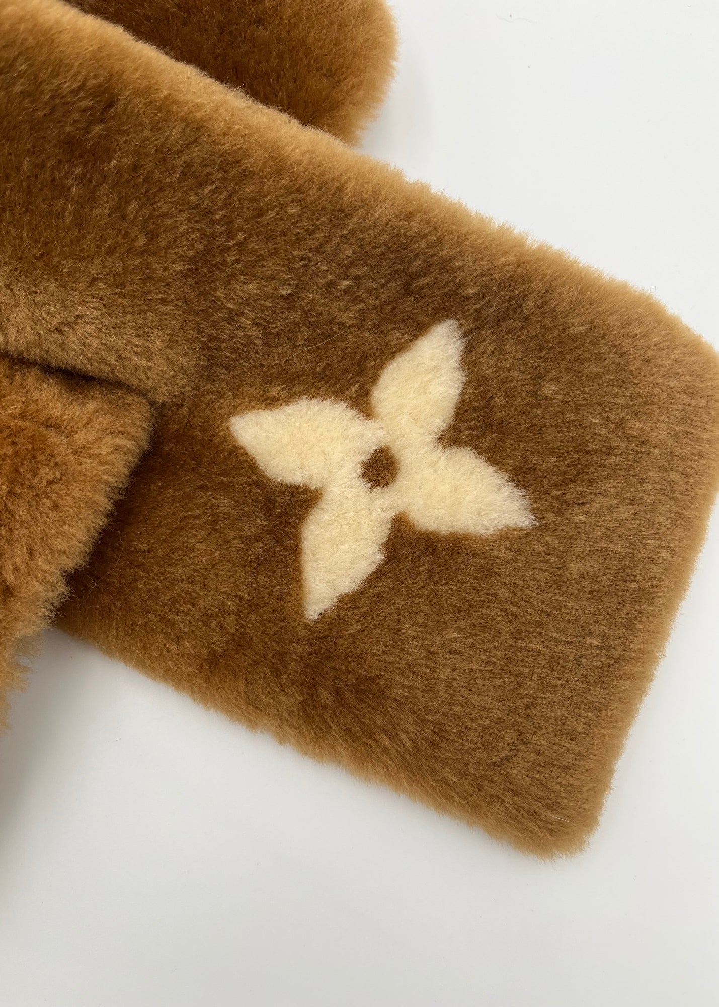 Louis Vuitton Sciarpa Monogram in Shearling