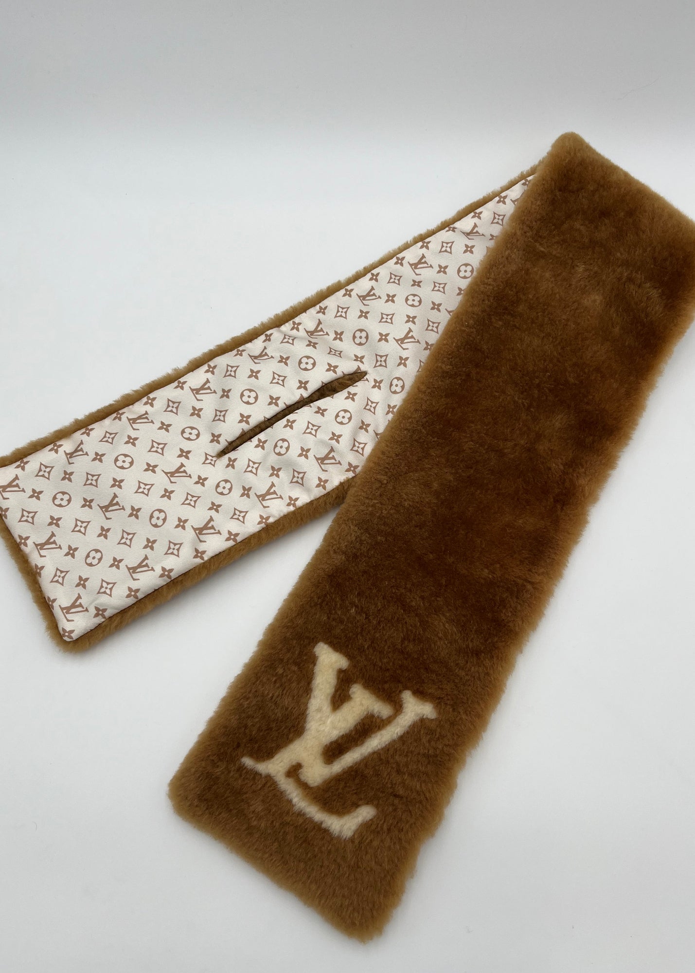 Louis Vuitton Sciarpa Monogram in Shearling