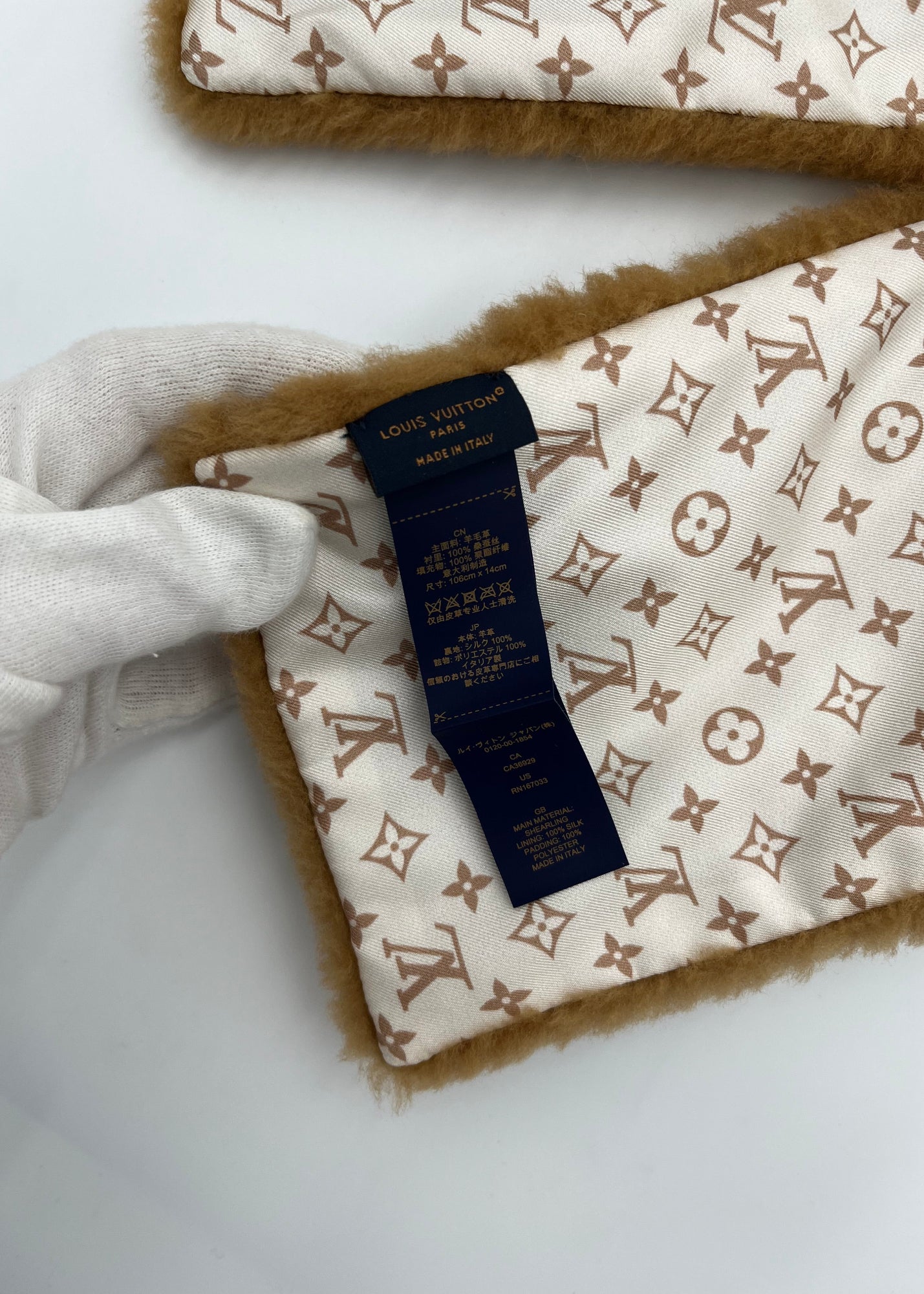 Louis Vuitton Sciarpa Monogram in Shearling