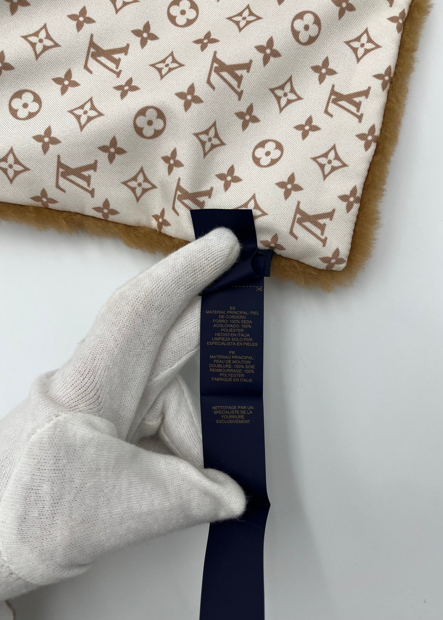 Louis Vuitton Sciarpa Monogram in Shearling