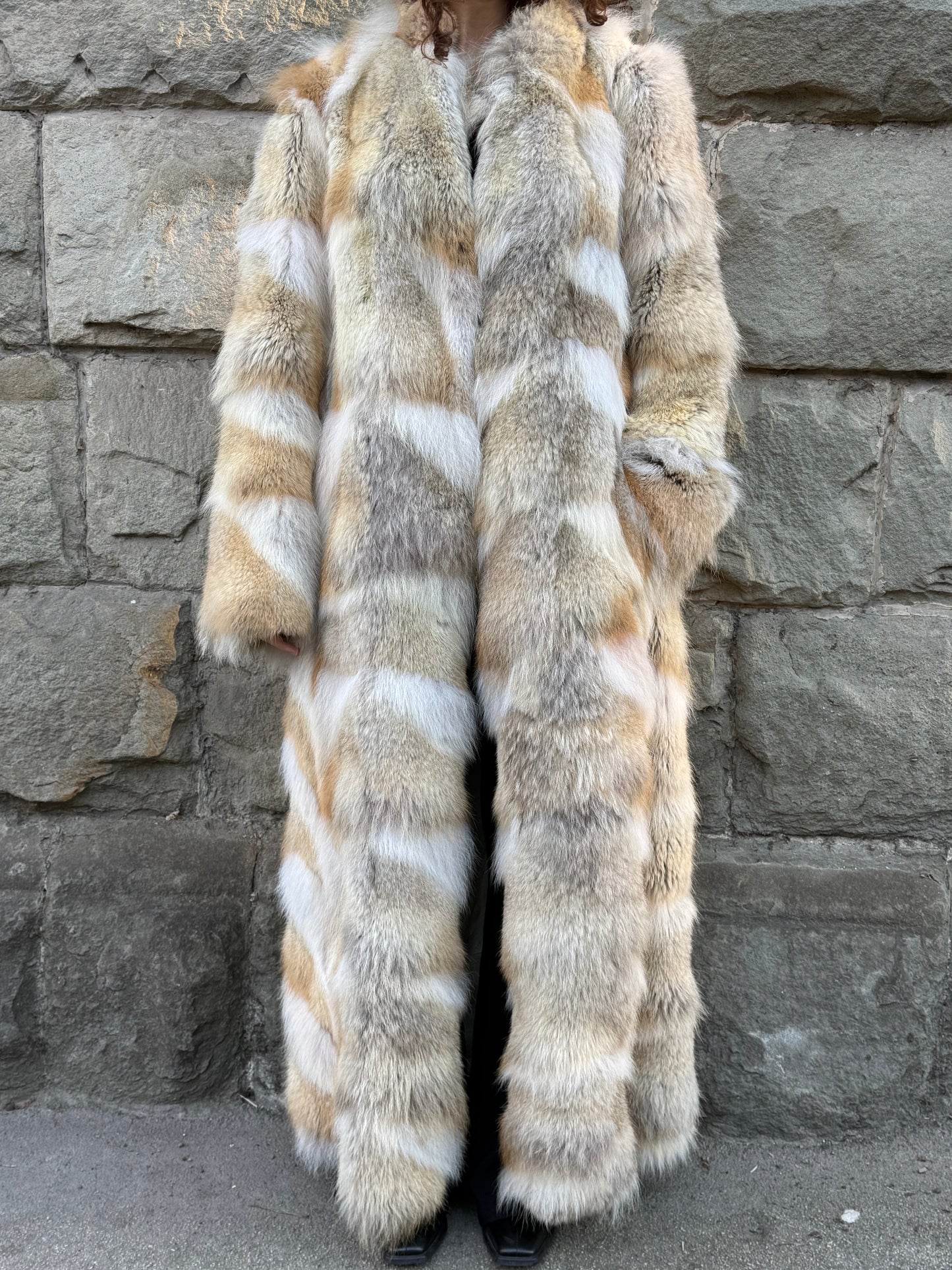 Milona Cappotto Pelliccia Reversibile in Vero Coyote e Pelle Beige e Bianco - Pally Vintage Closet