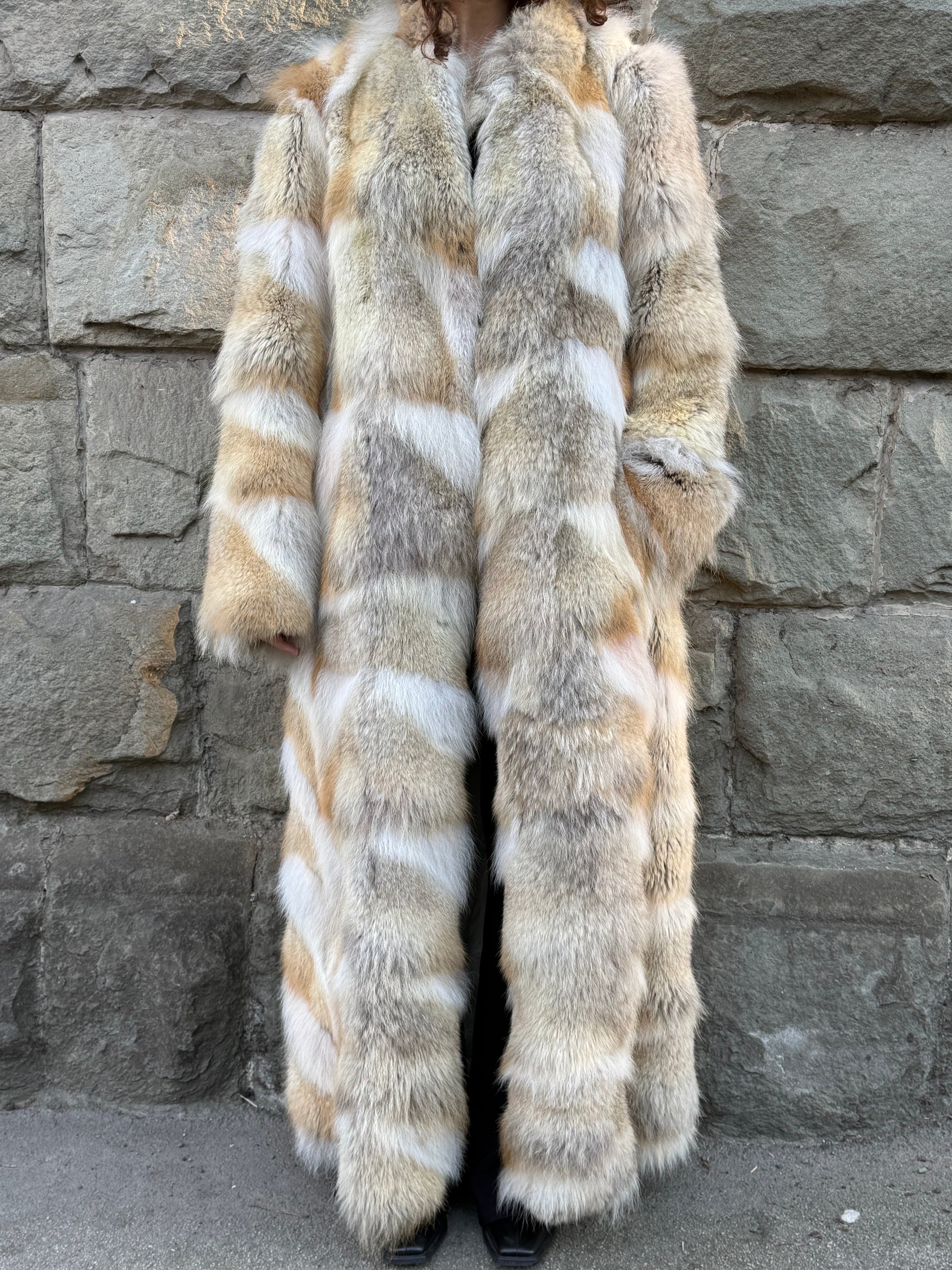 Milona Cappotto Pelliccia Reversibile in Vero Coyote e Pelle Beige e Bianco - Pally Vintage Closet