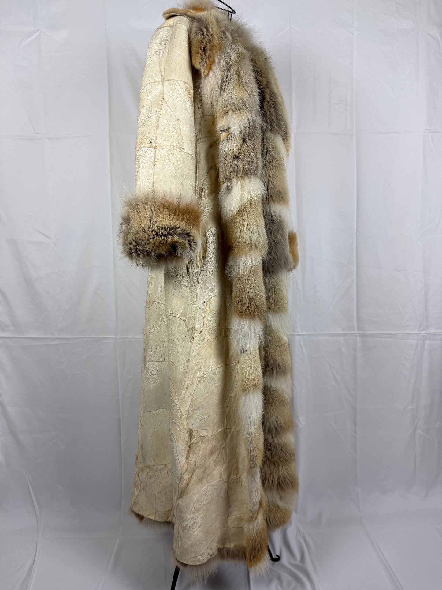 Milona Cappotto Pelliccia Reversibile in Vero Coyote e Pelle Beige e Bianco - Pally Vintage Closet