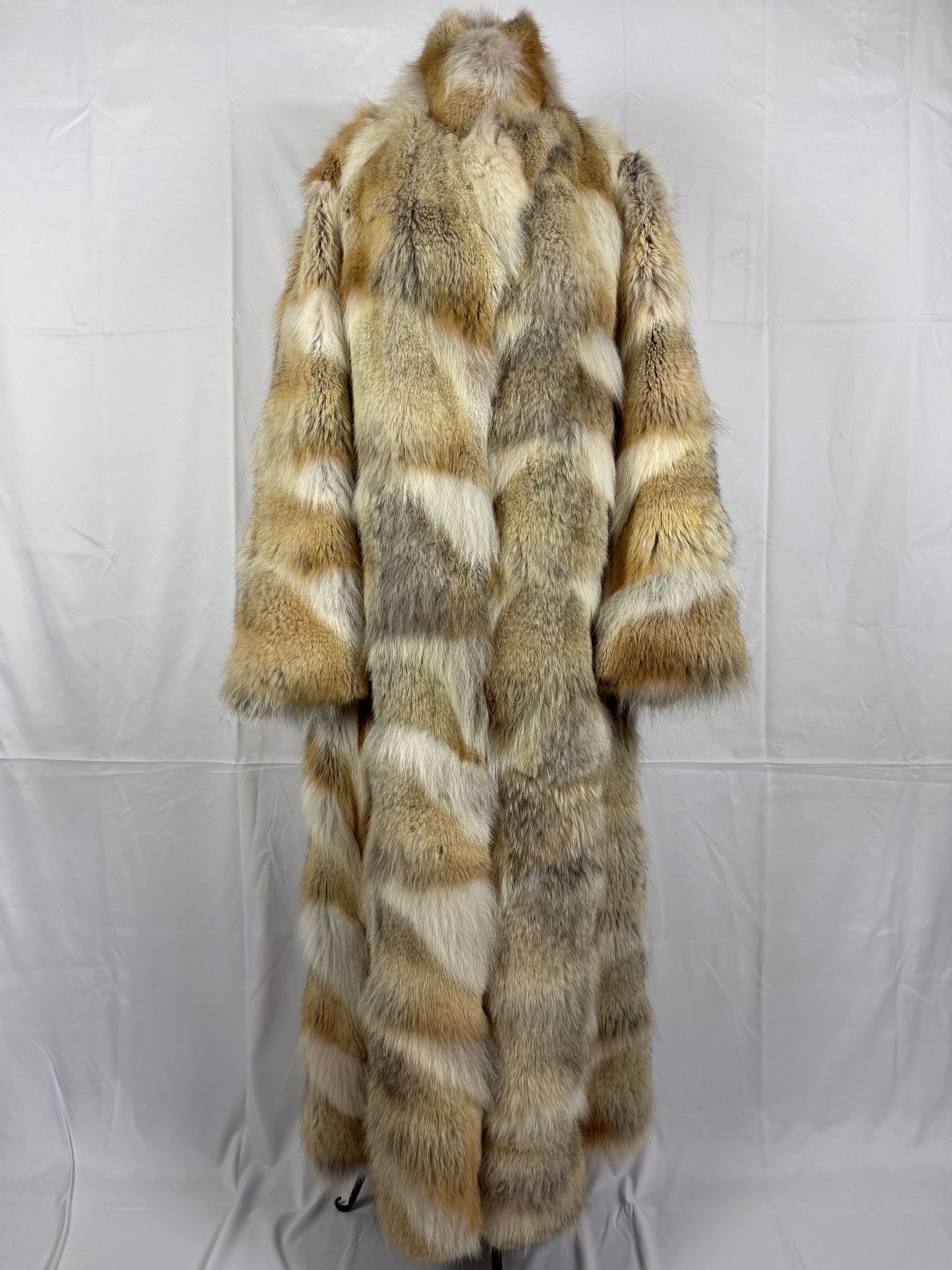 Milona Cappotto Pelliccia Reversibile in Vero Coyote e Pelle Beige e Bianco - Pally Vintage Closet