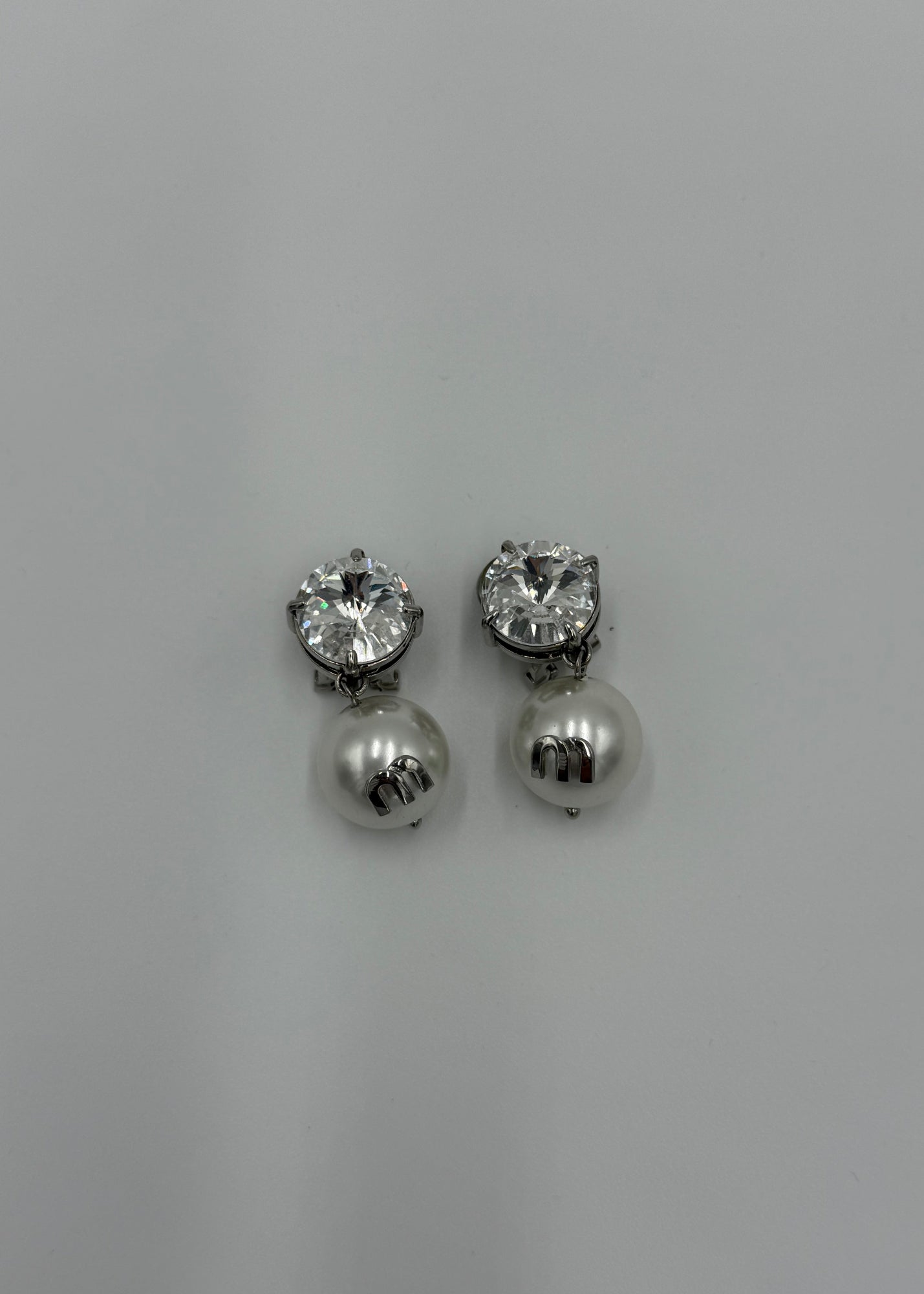 Miu Miu Orecchini Clip Argento e Perle a Goccia