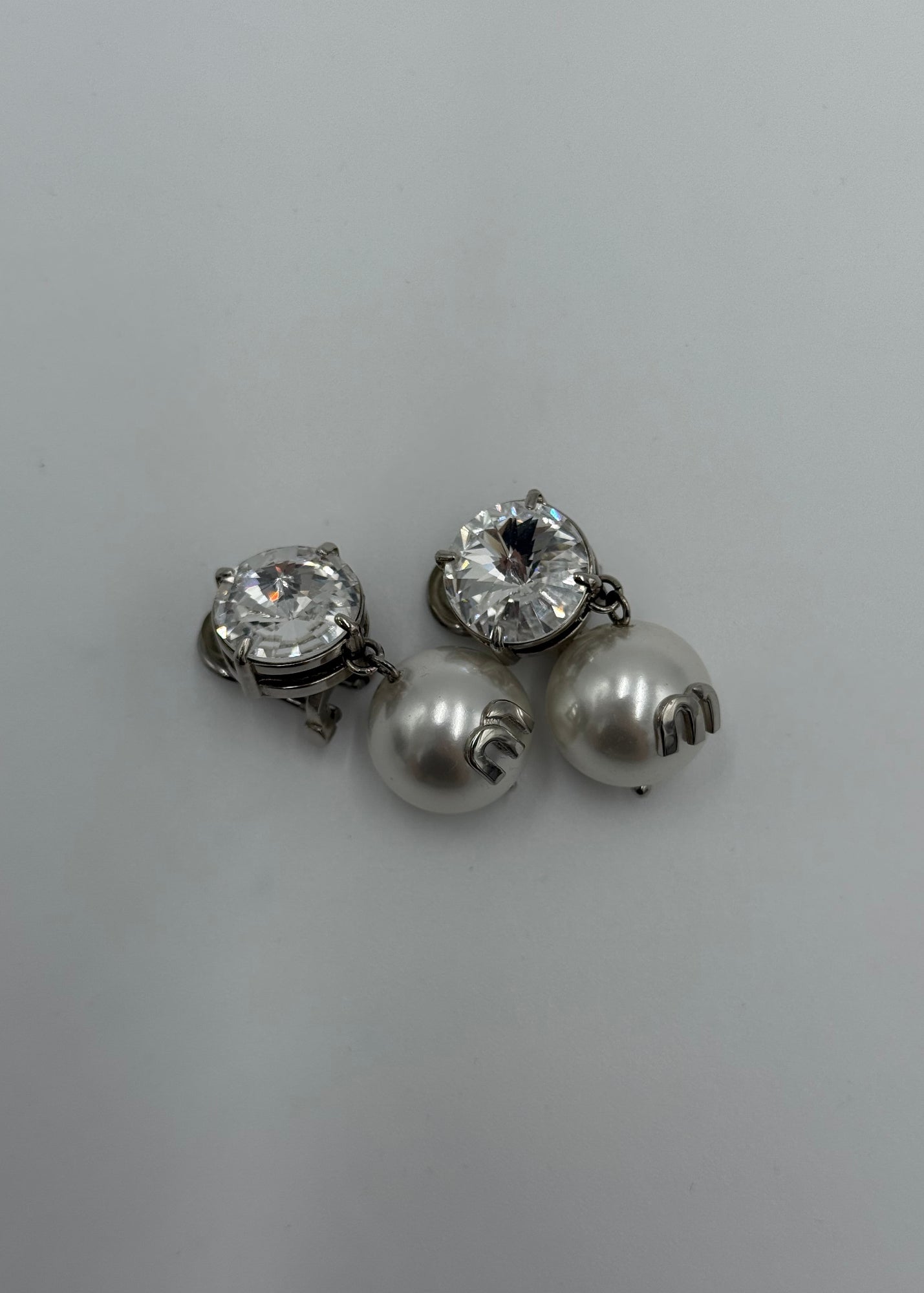 Miu Miu Orecchini Clip Argento e Perle a Goccia