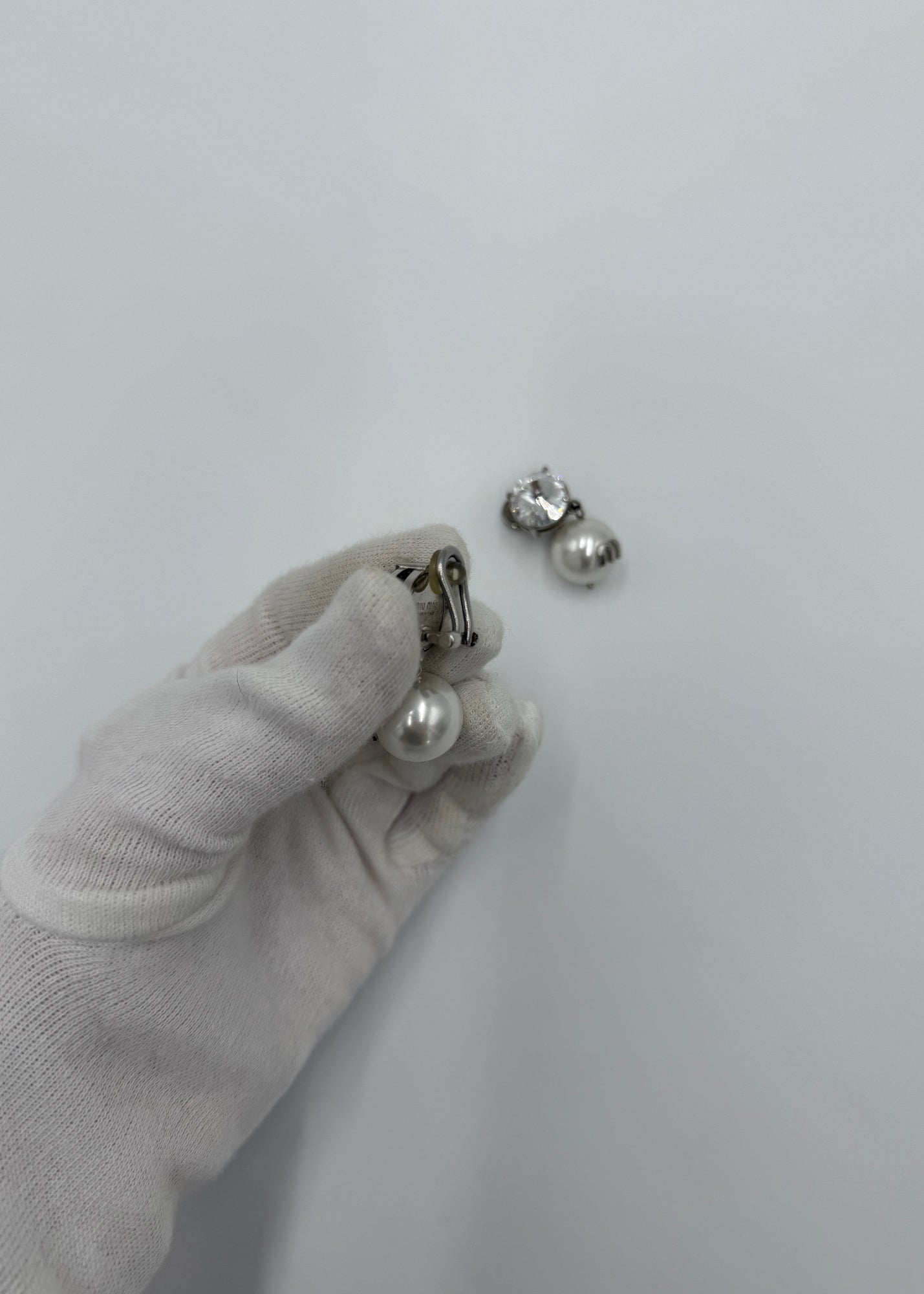 Miu Miu Orecchini Clip Argento e Perle a Goccia