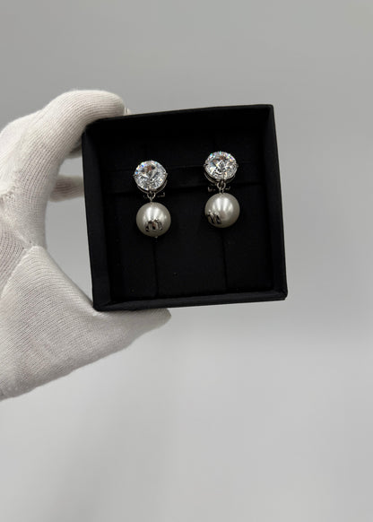 Miu Miu Orecchini Clip Argento e Perle a Goccia