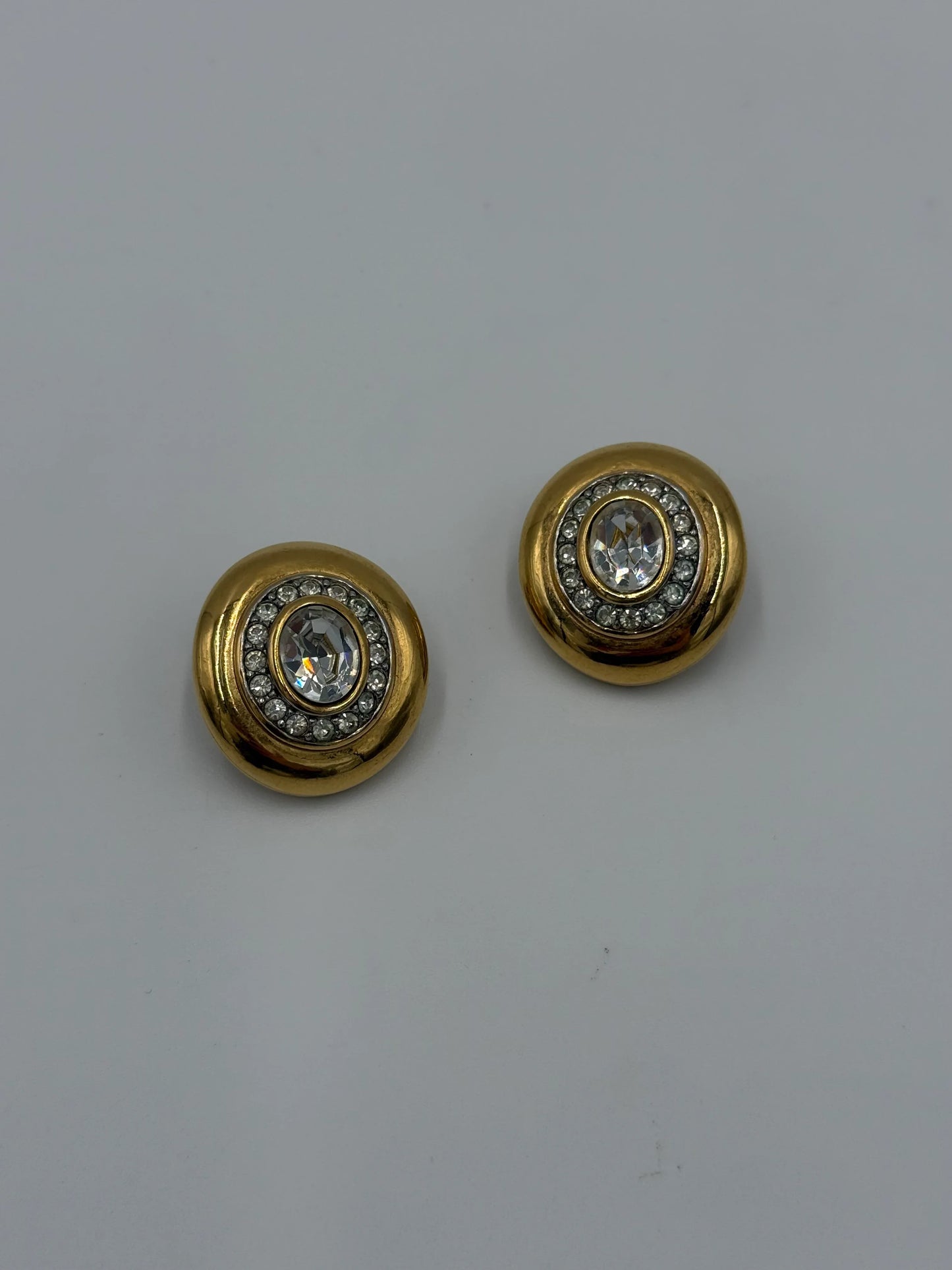 Nina-Ricci-Orecchini-Vintage-a-Clip-con-Cristalli-e-Finitura-Dorata-70136697028932 - Pally Vintage Closet