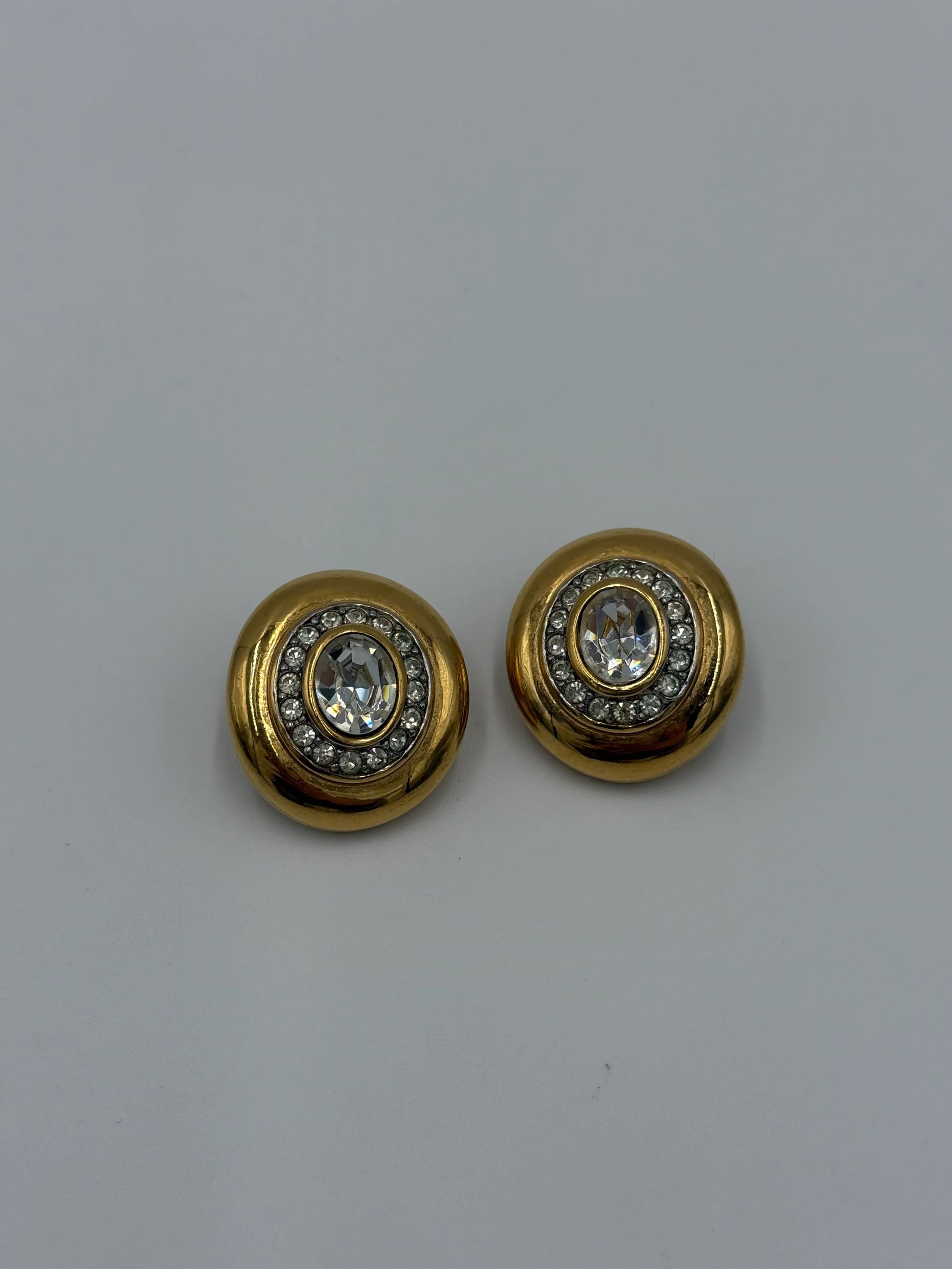 Nina-Ricci-Orecchini-Vintage-a-Clip-con-Cristalli-e-Finitura-Dorata-70136697061700 - Pally Vintage Closet