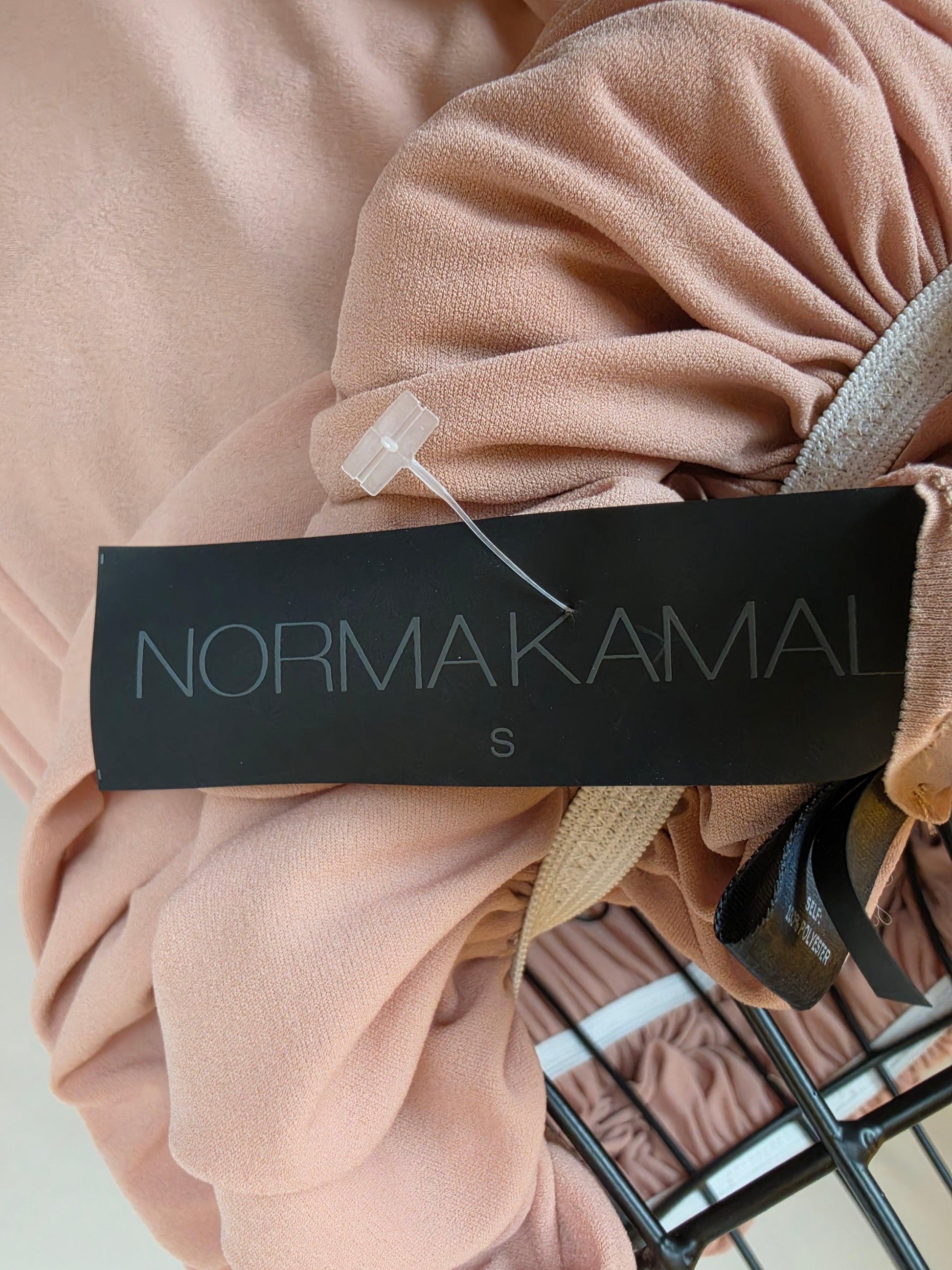Norma Kamali Abito Midi Asimmetrico con Scollo Profondo Rosa Cipria - Pally Vintage Closet