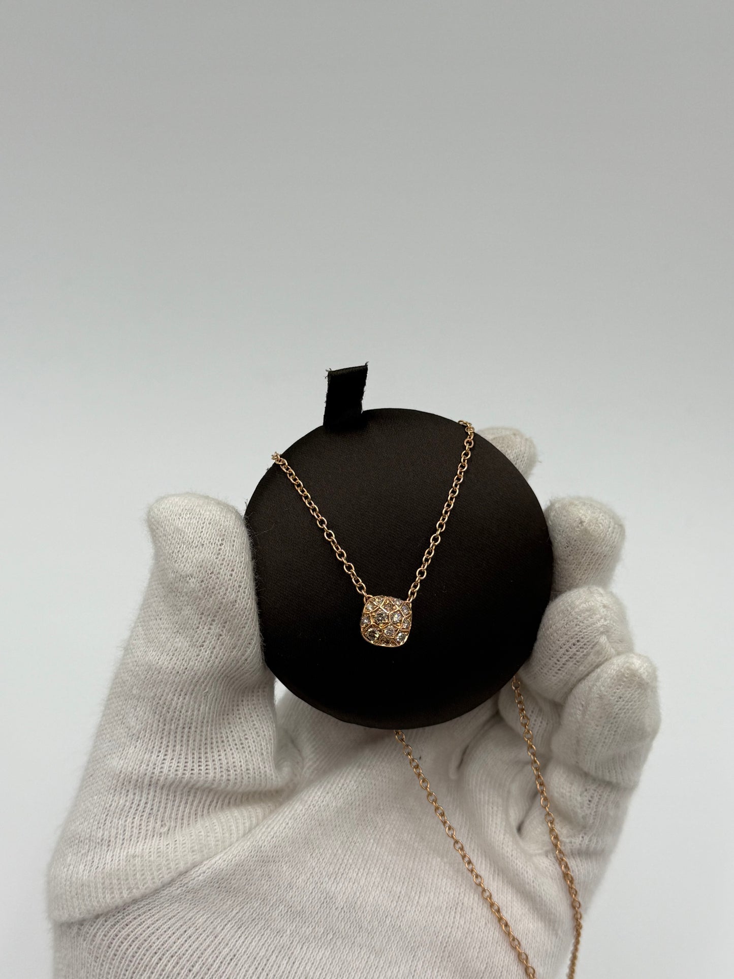 Pomellato Collana con Ciondolo Nudo Petit in Oro Rosa e Pavé di Diamanti - Pally Vintage Closet