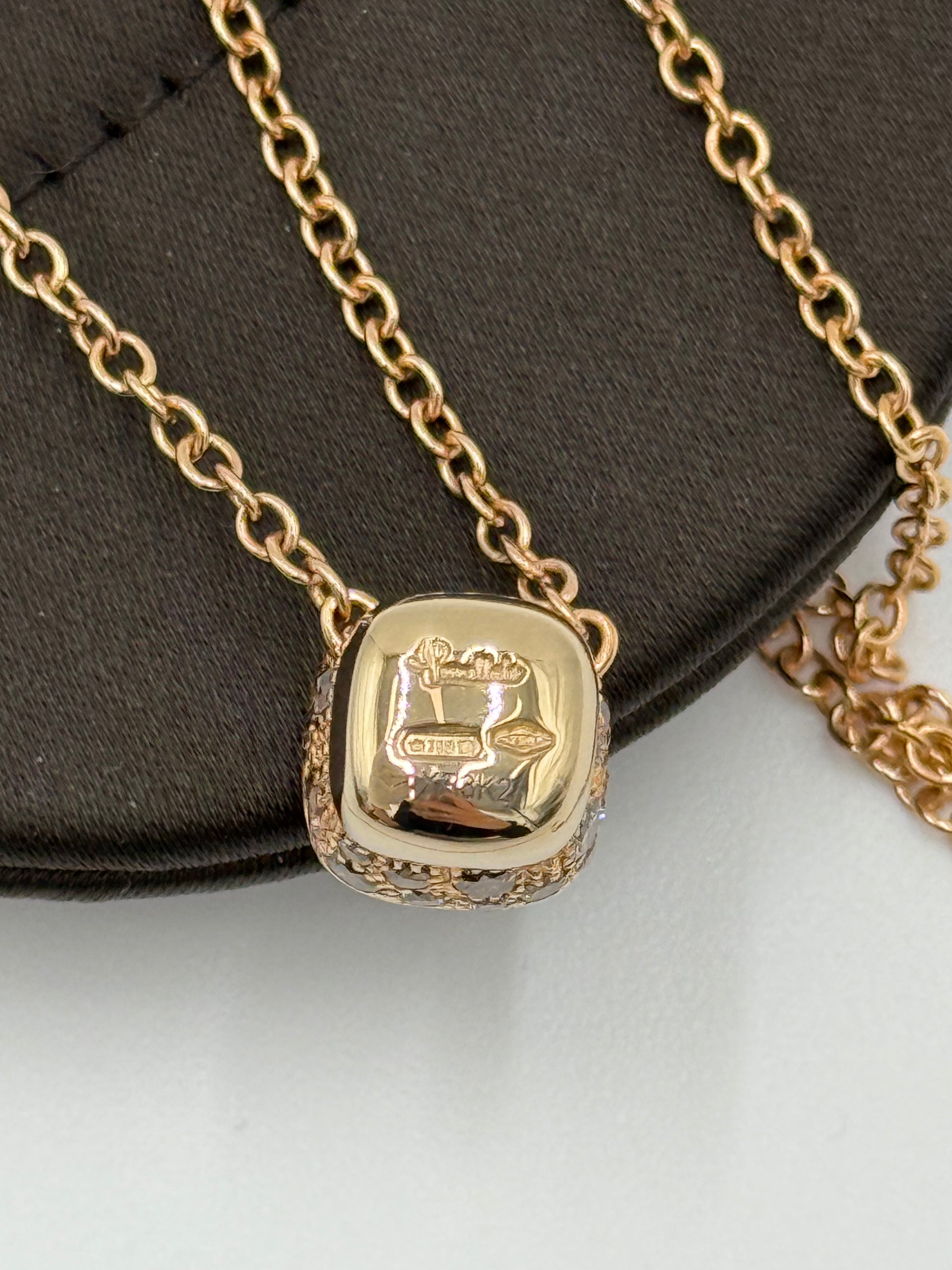 Pomellato Collana con Ciondolo Nudo Petit in Oro Rosa e Pavé di Diamanti - Pally Vintage Closet