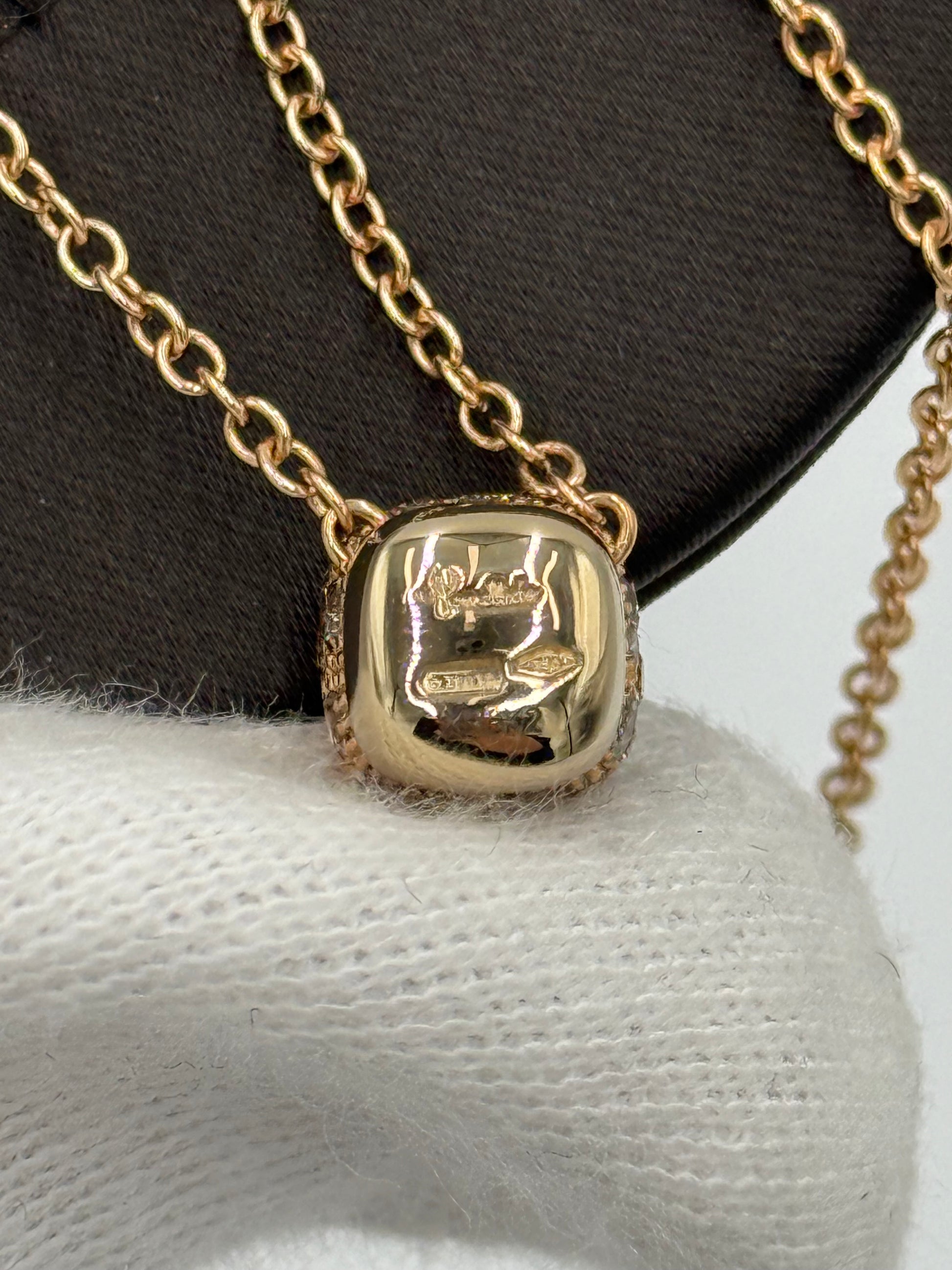 Pomellato Collana con Ciondolo Nudo Petit in Oro Rosa e Pavé di Diamanti - Pally Vintage Closet