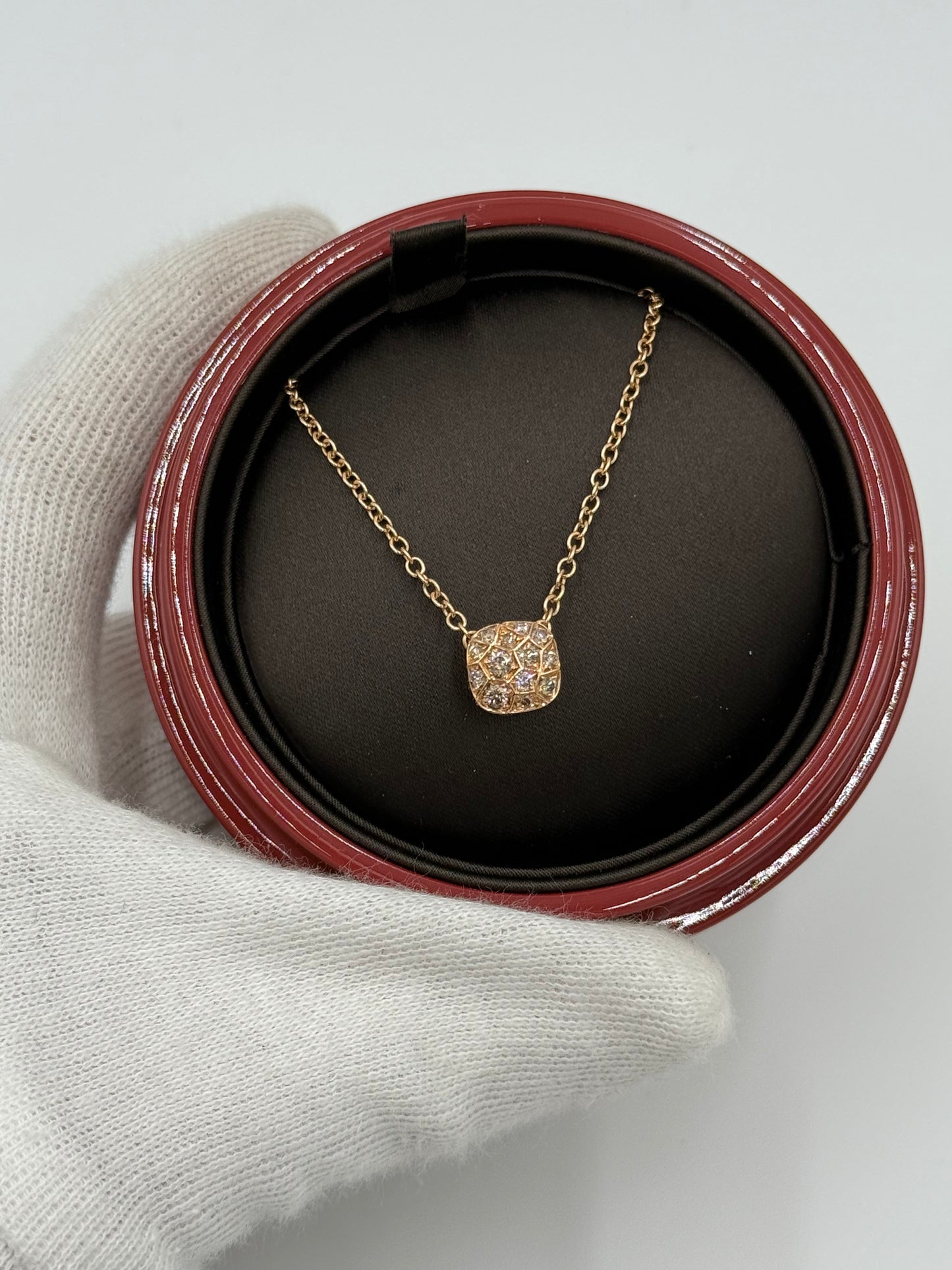 Pomellato Collana con Ciondolo Nudo Petit in Oro Rosa e Pavé di Diamanti - Pally Vintage Closet