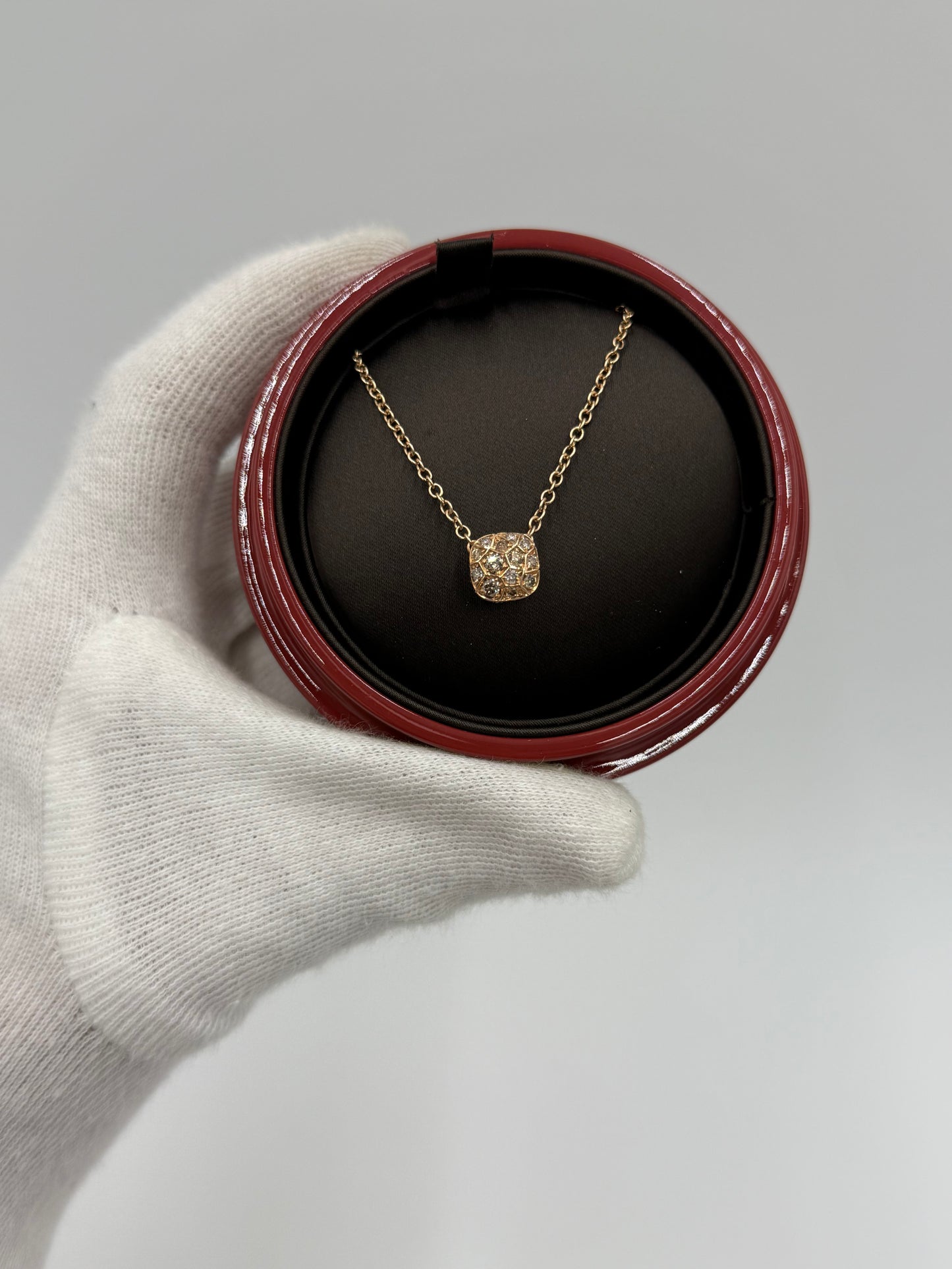 Pomellato Collana con Ciondolo Nudo Petit in Oro Rosa e Pavé di Diamanti - Pally Vintage Closet