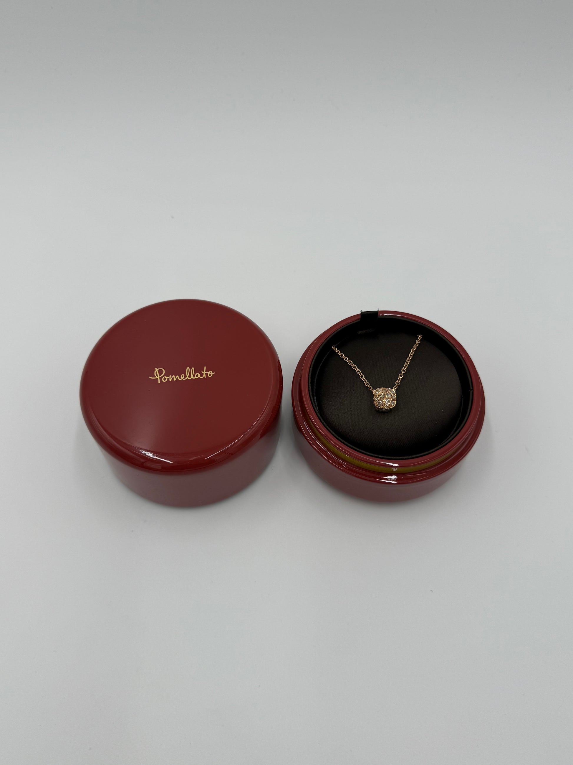 Pomellato Collana con Ciondolo Nudo Petit in Oro Rosa e Pavé di Diamanti - Pally Vintage Closet