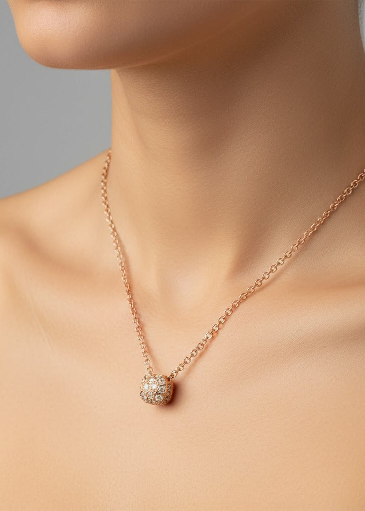 Pomellato Collana con Ciondolo Nudo Petit in Oro Rosa e Pavé di Diamanti - Pally Vintage Closet
