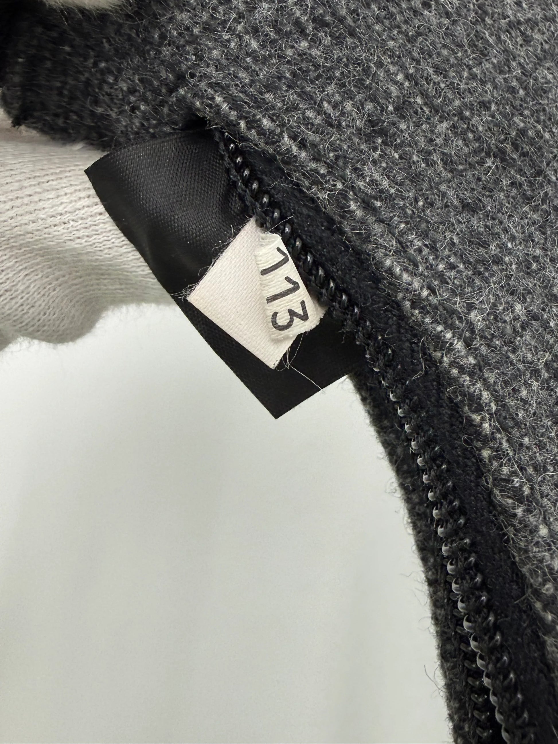 Prada-Borsa-Hobo-in-Lana-Tweed-Grigio-Antracite-70135129571652 - Pally Vintage Closet