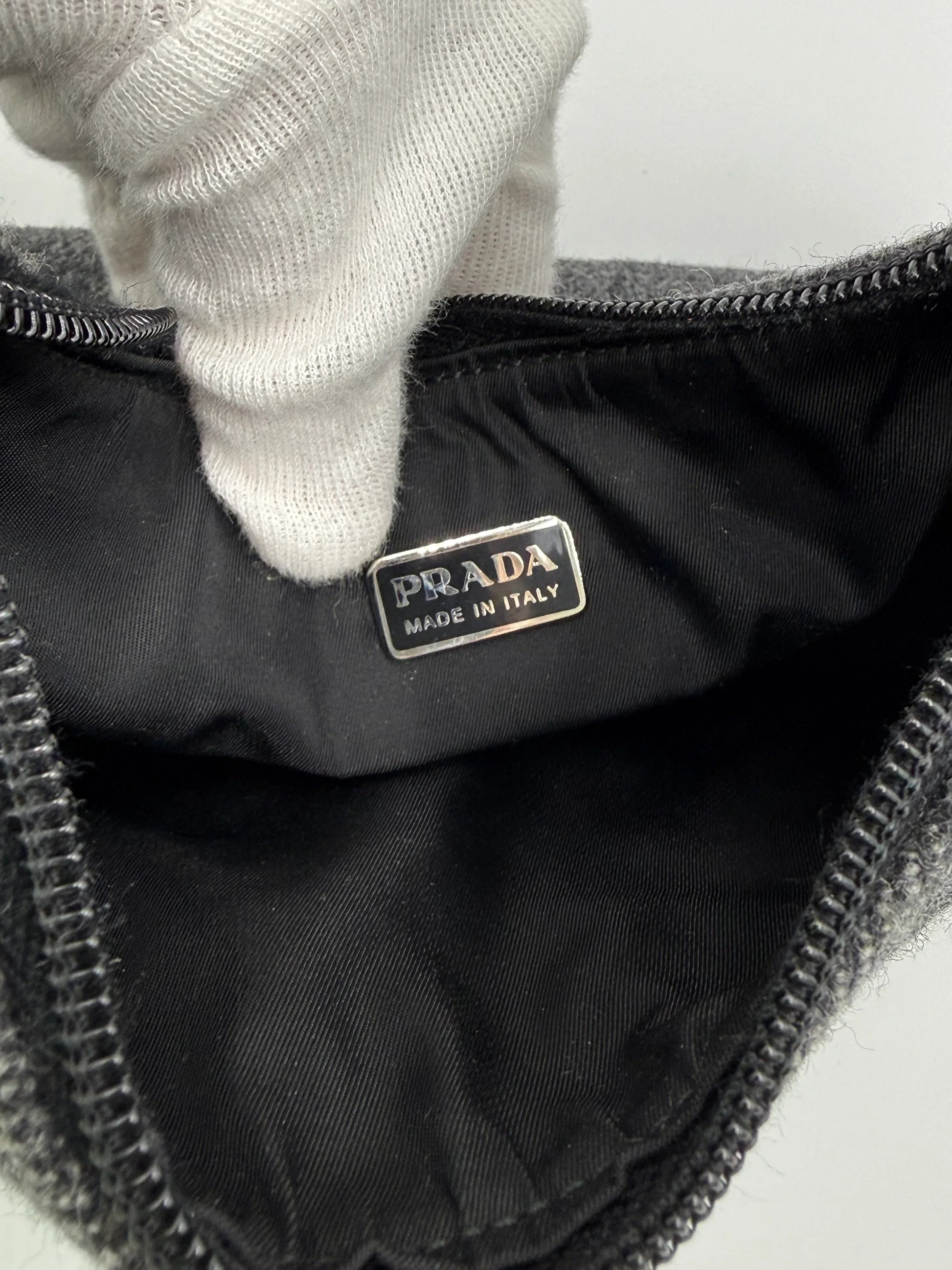 Prada-Borsa-Hobo-in-Lana-Tweed-Grigio-Antracite-70135129669956 - Pally Vintage Closet