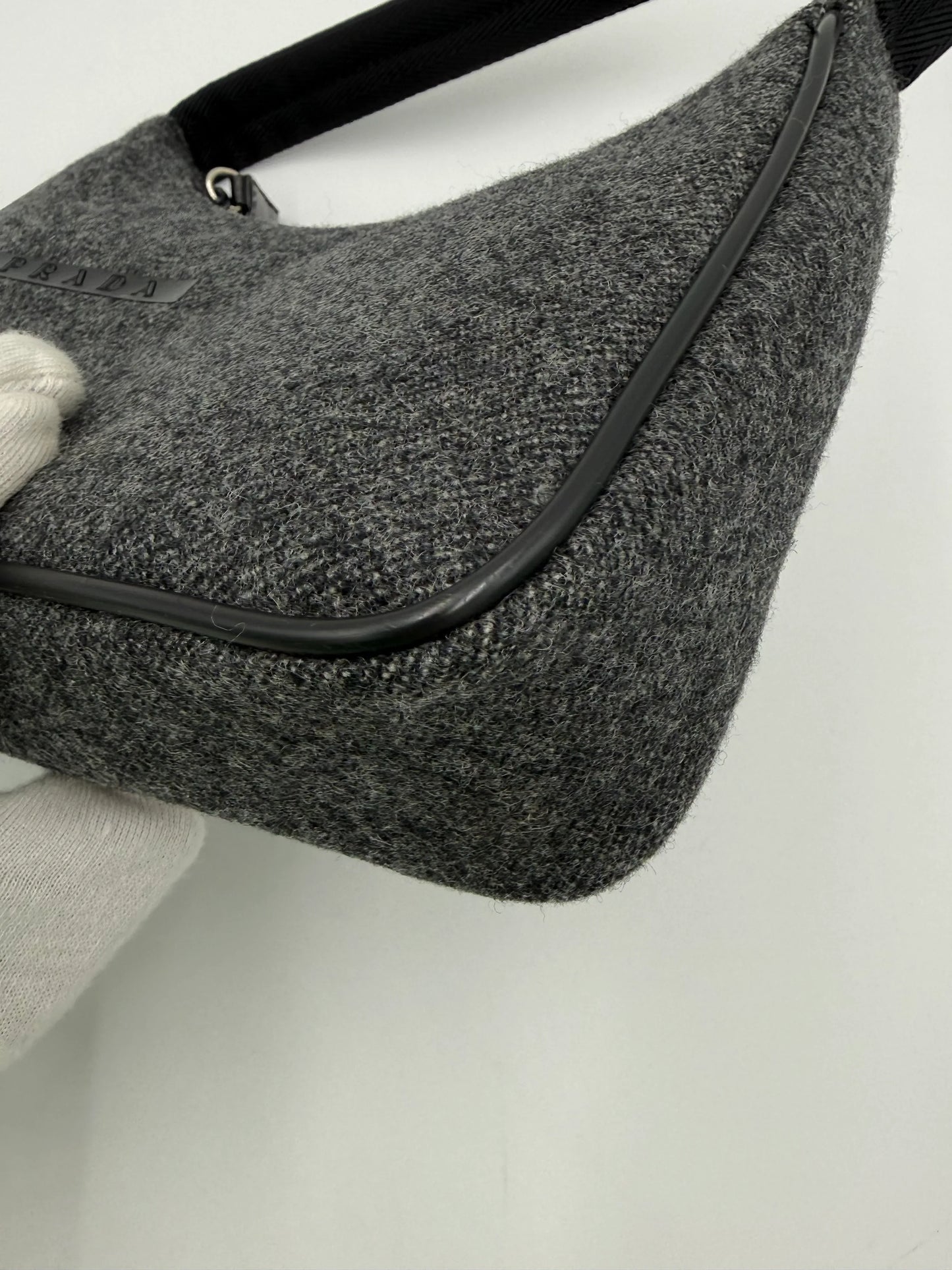 Prada-Borsa-Hobo-in-Lana-Tweed-Grigio-Antracite-70135129768260 - Pally Vintage Closet