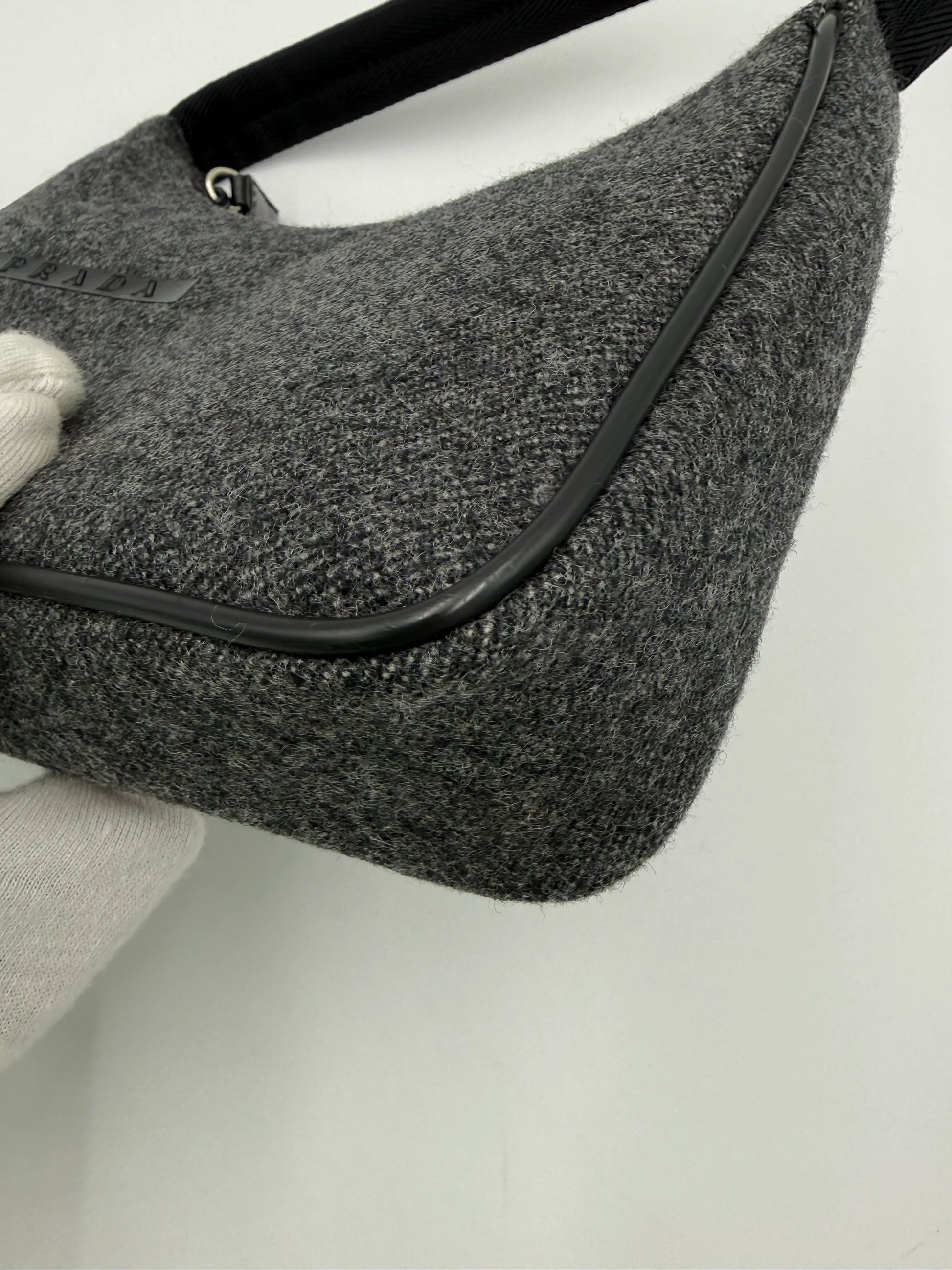 Prada-Borsa-Hobo-in-Lana-Tweed-Grigio-Antracite-70135129768260 - Pally Vintage Closet