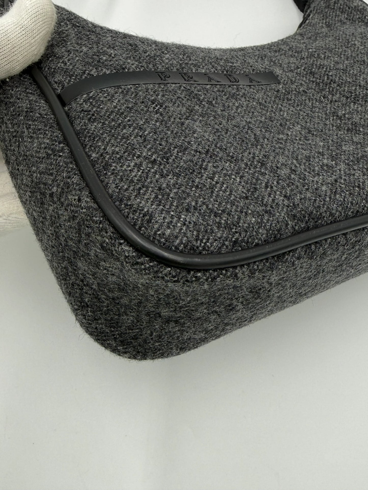 Prada-Borsa-Hobo-in-Lana-Tweed-Grigio-Antracite-70135129833796 - Pally Vintage Closet