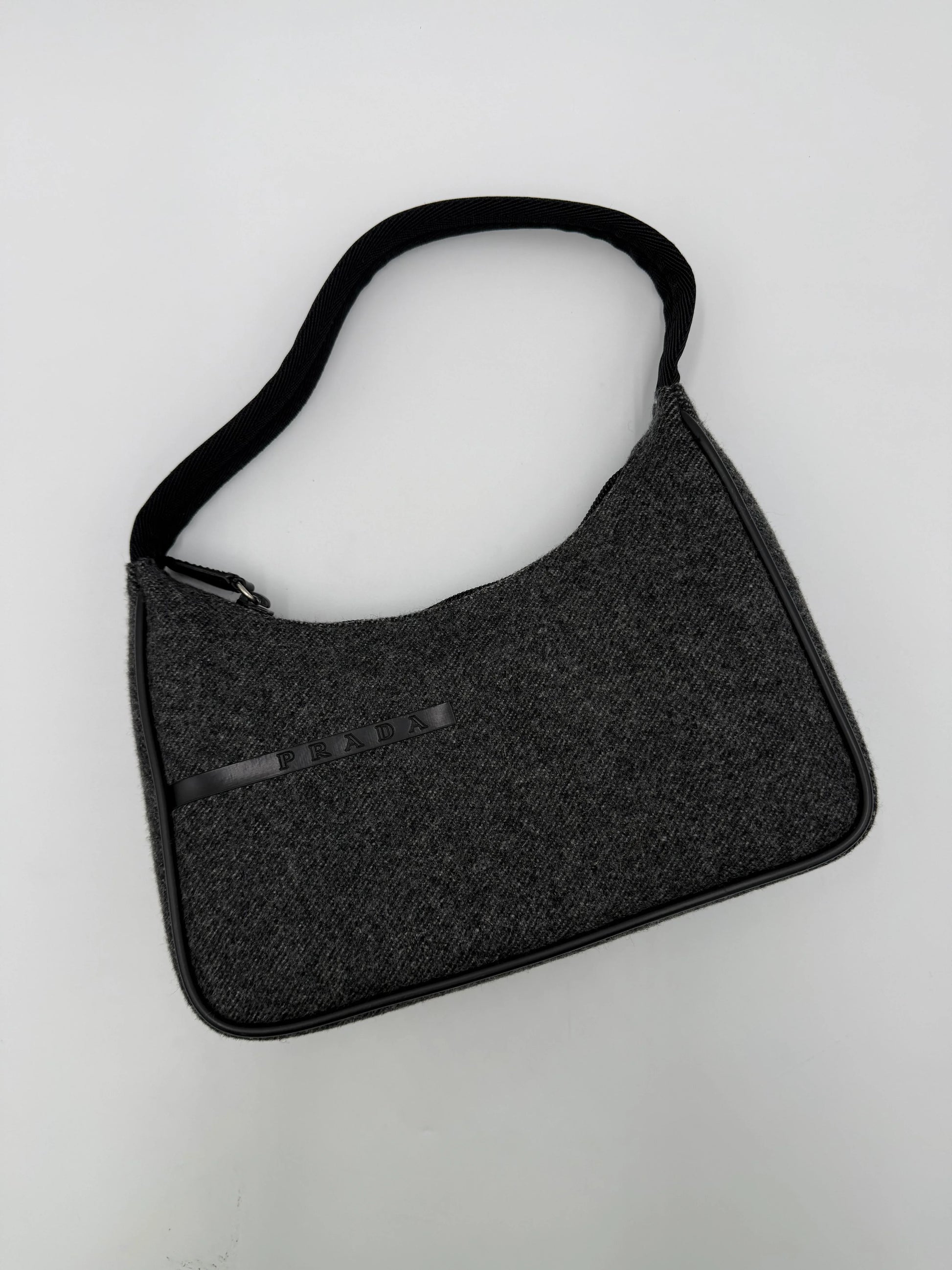 Prada-Borsa-Hobo-in-Lana-Tweed-Grigio-Antracite-70135129899332 - Pally Vintage Closet