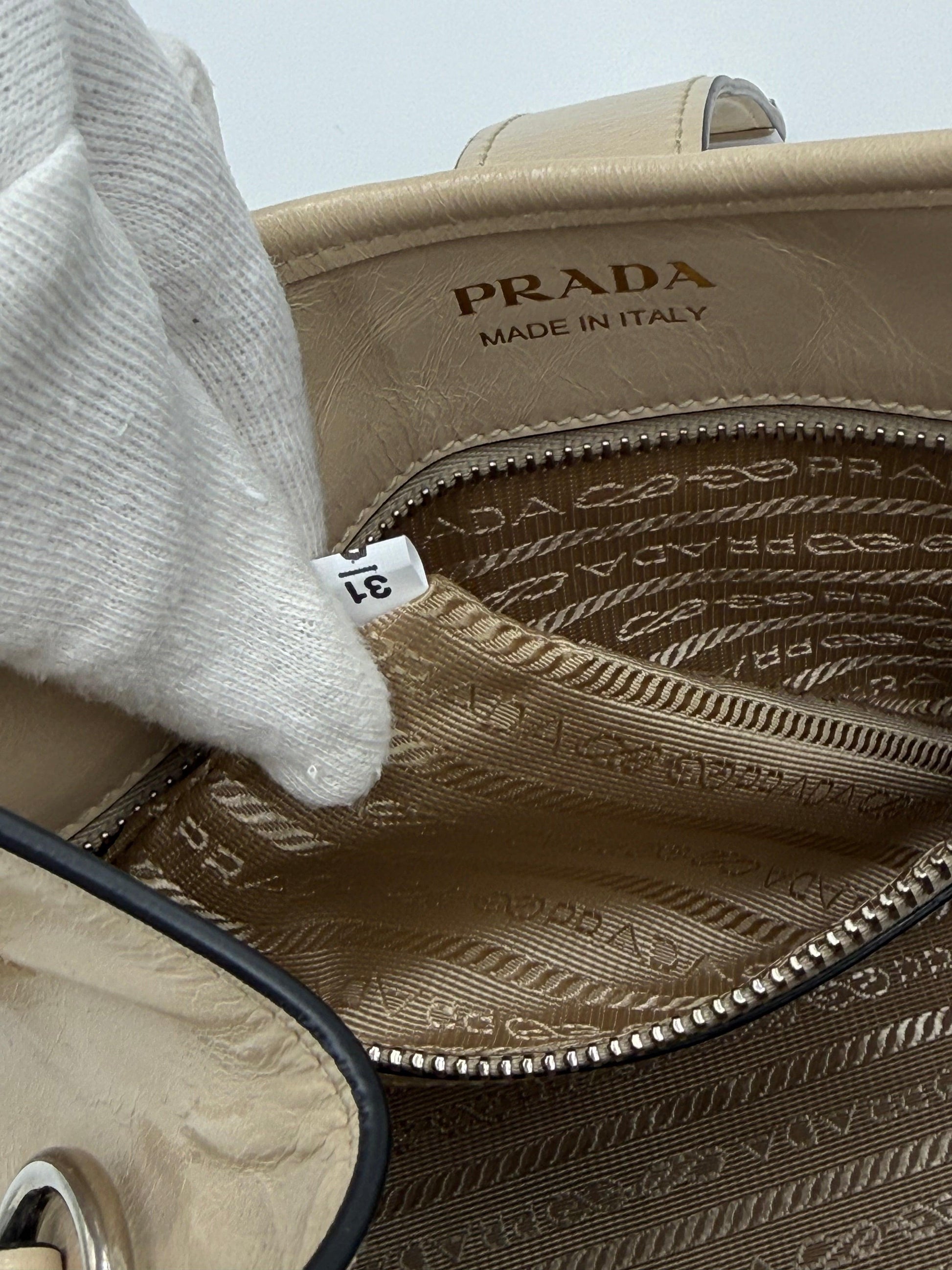 Prada-Borsa-Tote-a-Spalla-in-Pelle-Soft-Lux-Media-Travertino-70377581904196 - Pally Vintage Closet