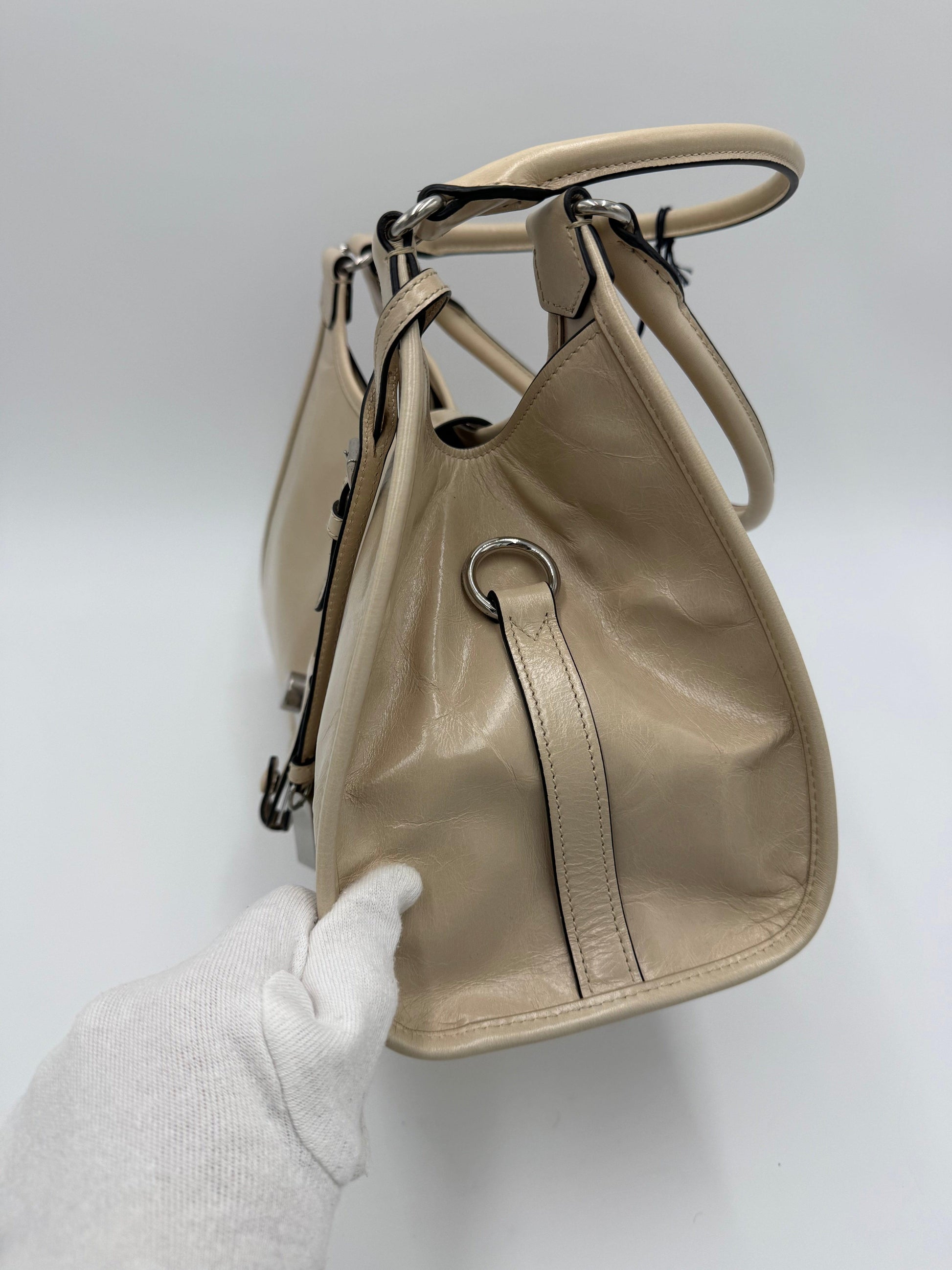 Prada-Borsa-Tote-a-Spalla-in-Pelle-Soft-Lux-Media-Travertino-70377582068036 - Pally Vintage Closet
