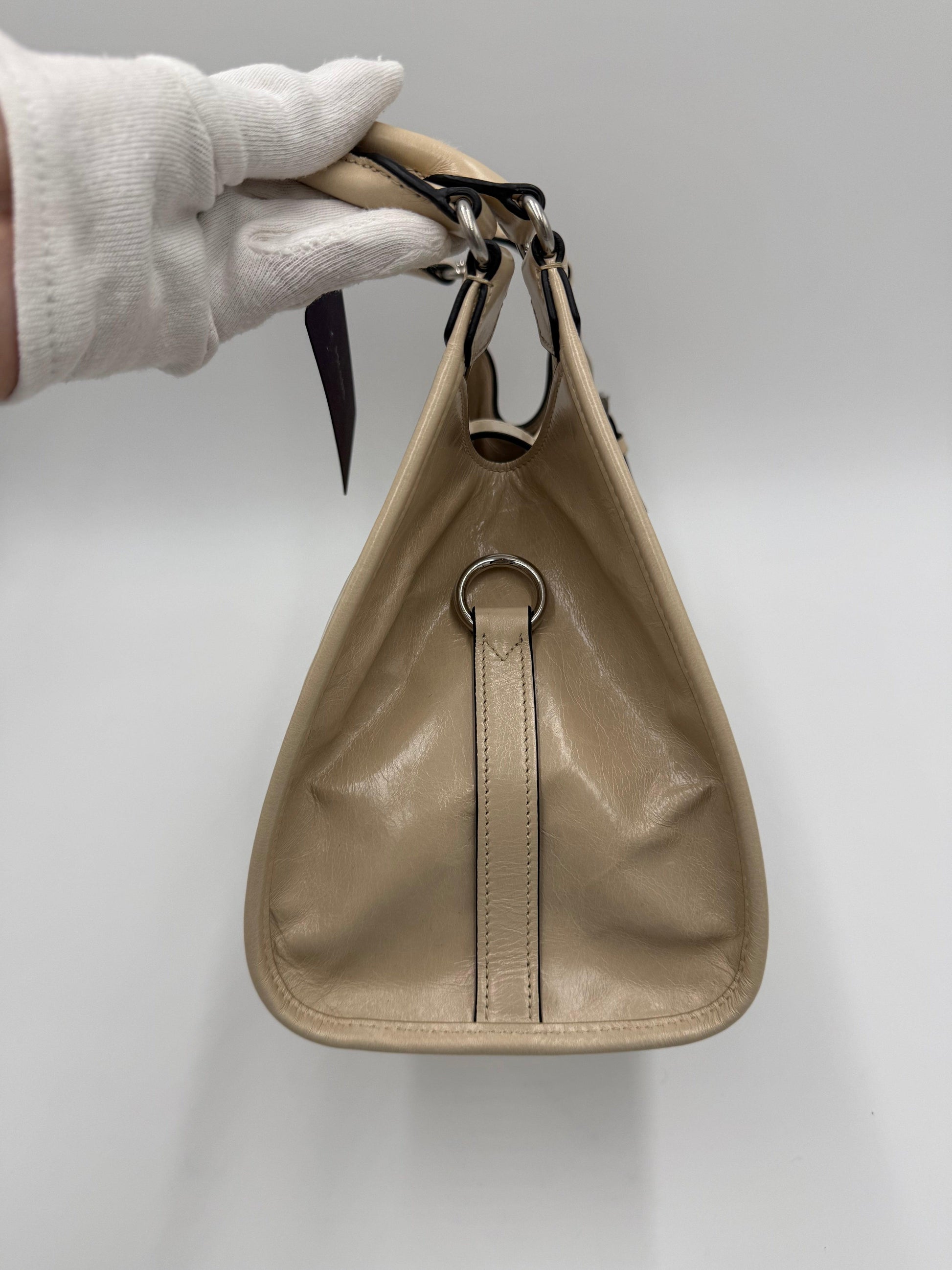 Prada-Borsa-Tote-a-Spalla-in-Pelle-Soft-Lux-Media-Travertino-70377582100804 - Pally Vintage Closet