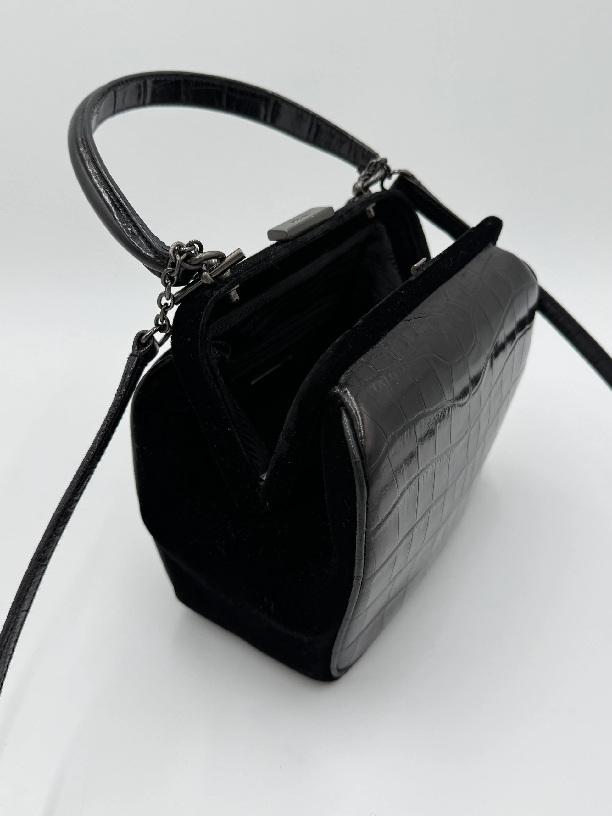Prada-Borsa-Vintage-in-Pelle-Goffrata-Coccodrillo-Nera-70135140450628 - Pally Vintage Closet