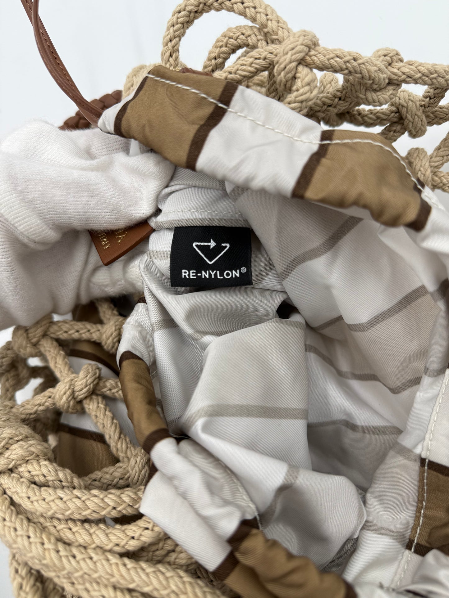 Prada Borsa a Secchiello Noué in Corda e Tessuto Re-Nylon Beige - Pally Vintage Closet