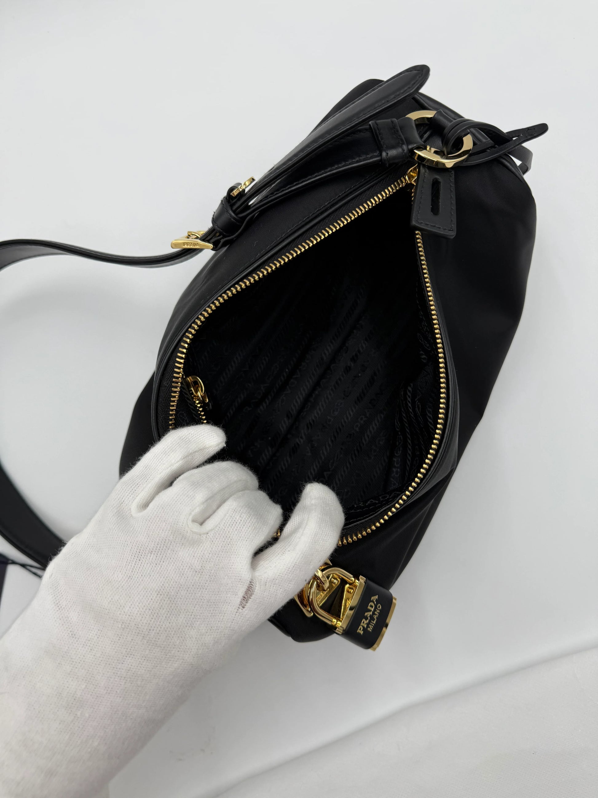 Prada-Borsa-a-Spalla-Re-Nylon-e-Pelle-Nera-70137344098628 - Pally Vintage Closet