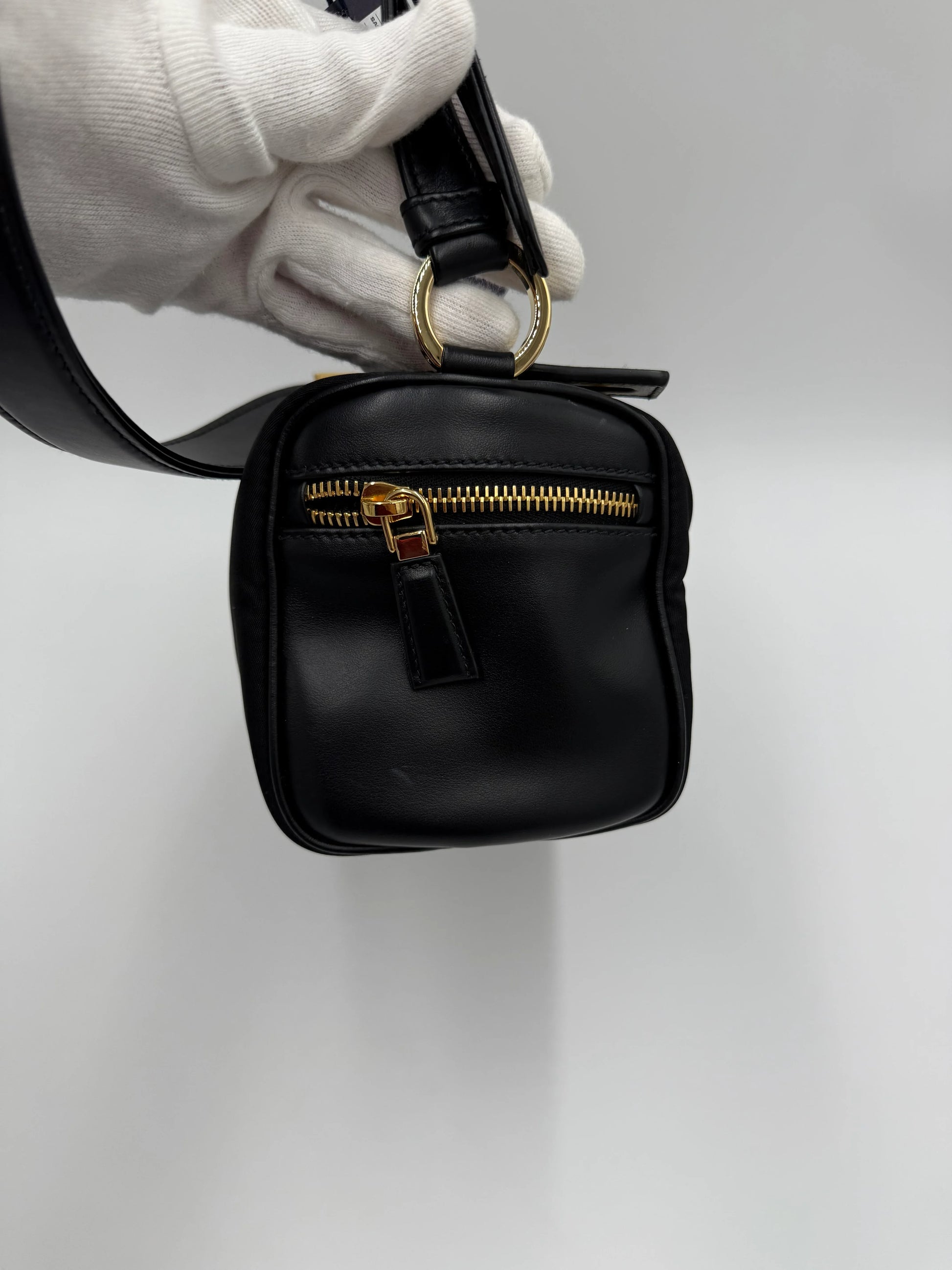 Prada-Borsa-a-Spalla-Re-Nylon-e-Pelle-Nera-70137344262468 - Pally Vintage Closet