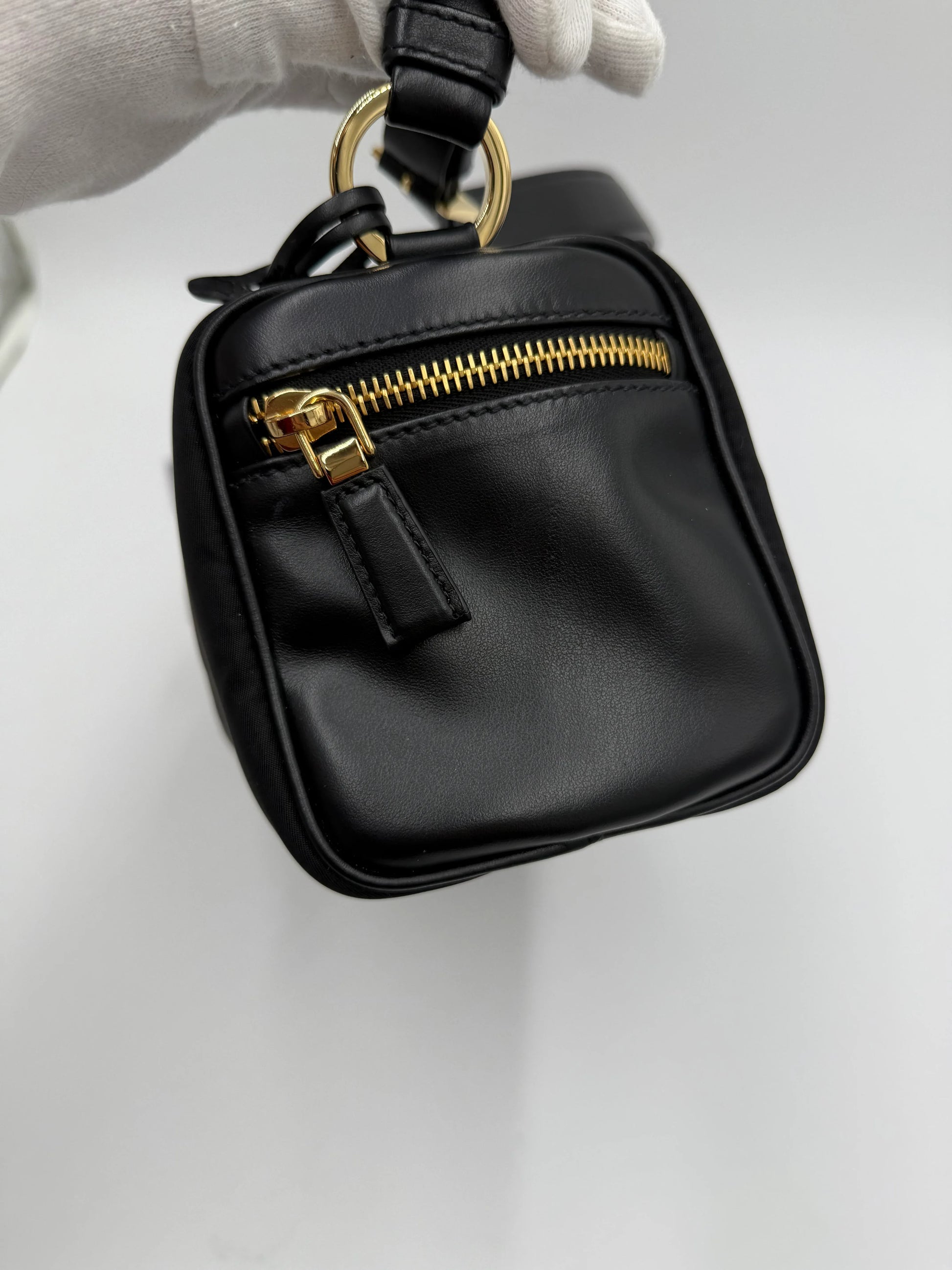 Prada-Borsa-a-Spalla-Re-Nylon-e-Pelle-Nera-70137344295236 - Pally Vintage Closet