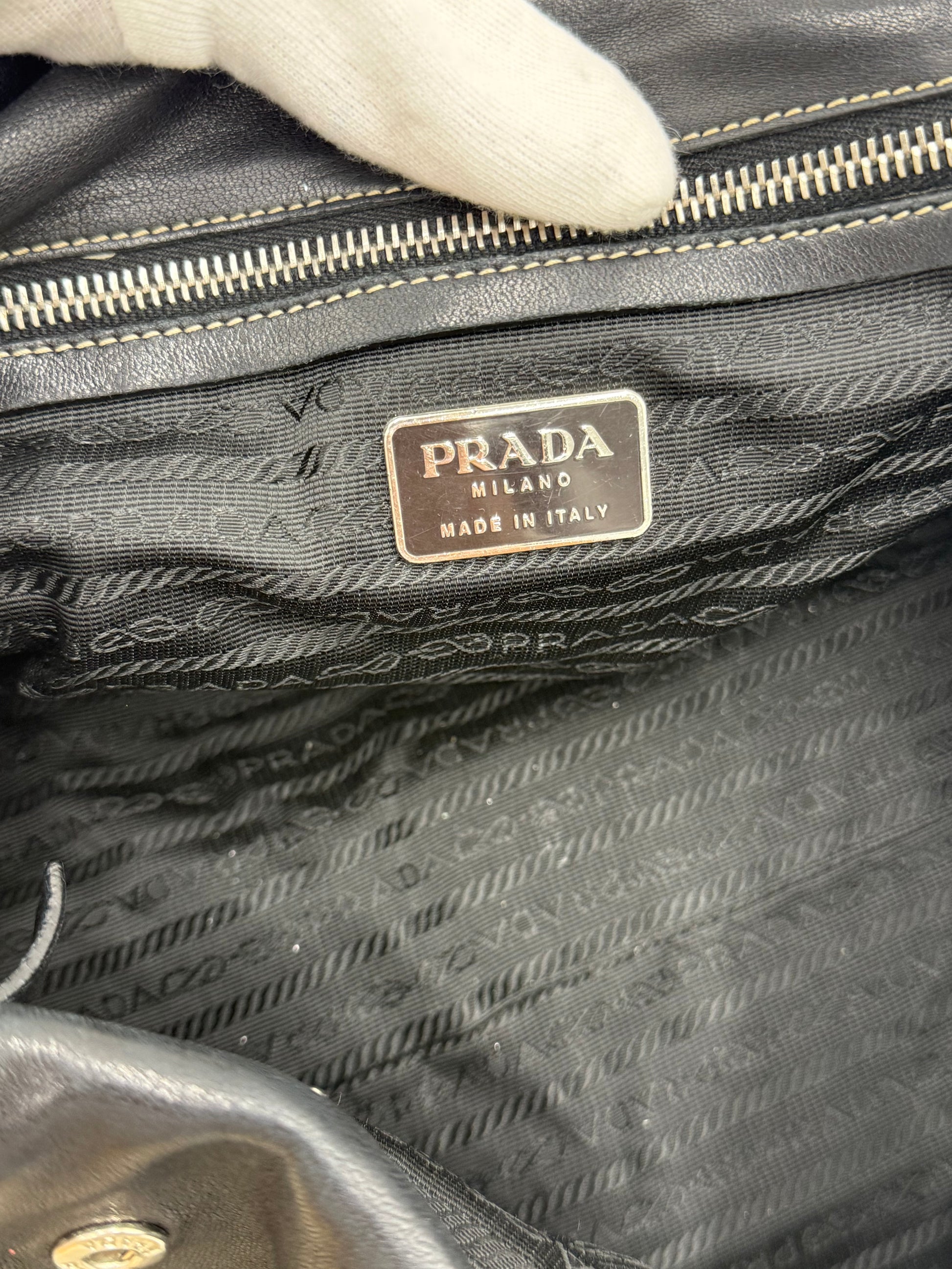 Prada Borsa a Spalla Vintage in Nylon e Pelle Nera - Pally Vintage Closet