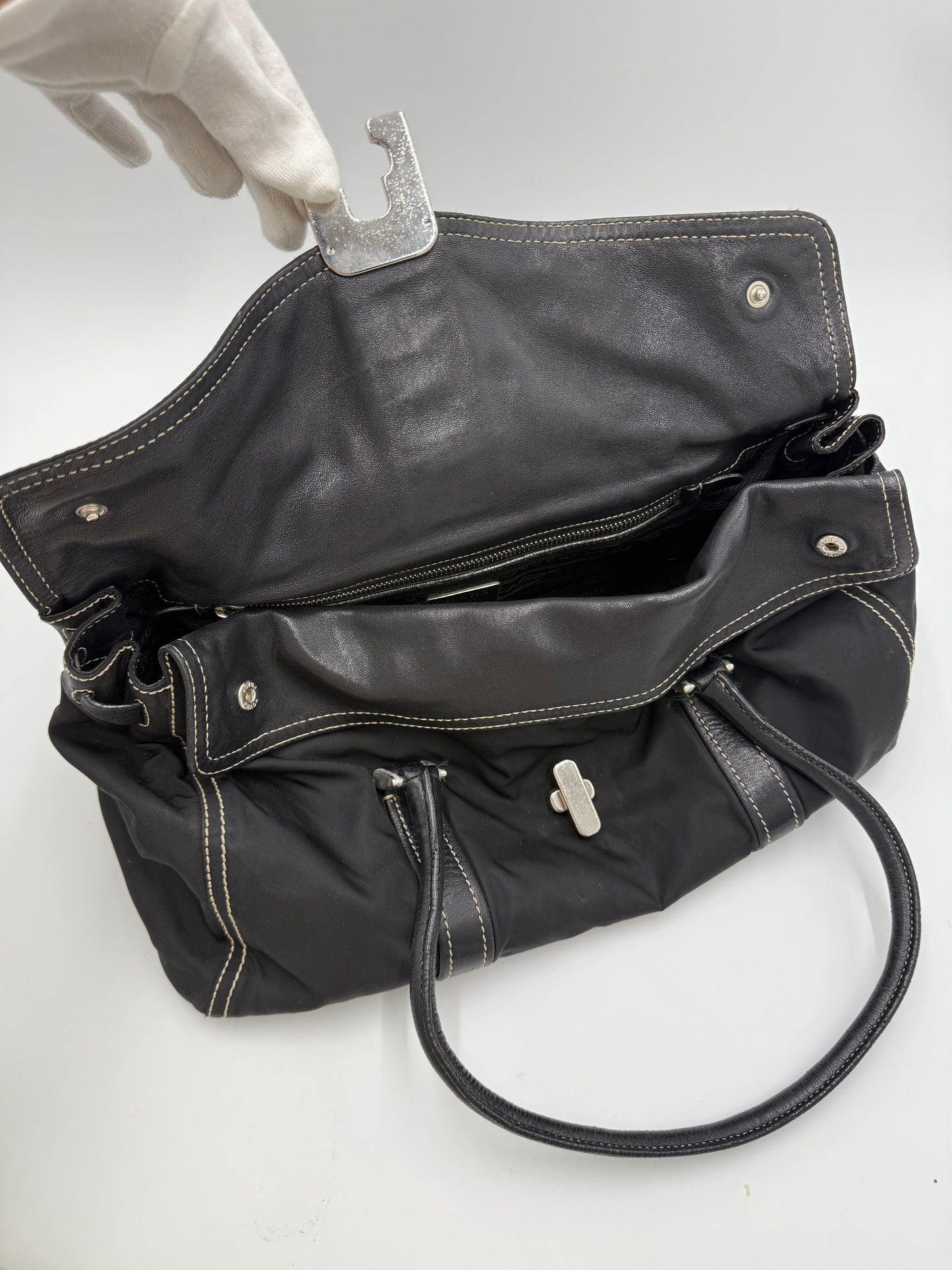 Prada Borsa a Spalla Vintage in Nylon e Pelle Nera - Pally Vintage Closet