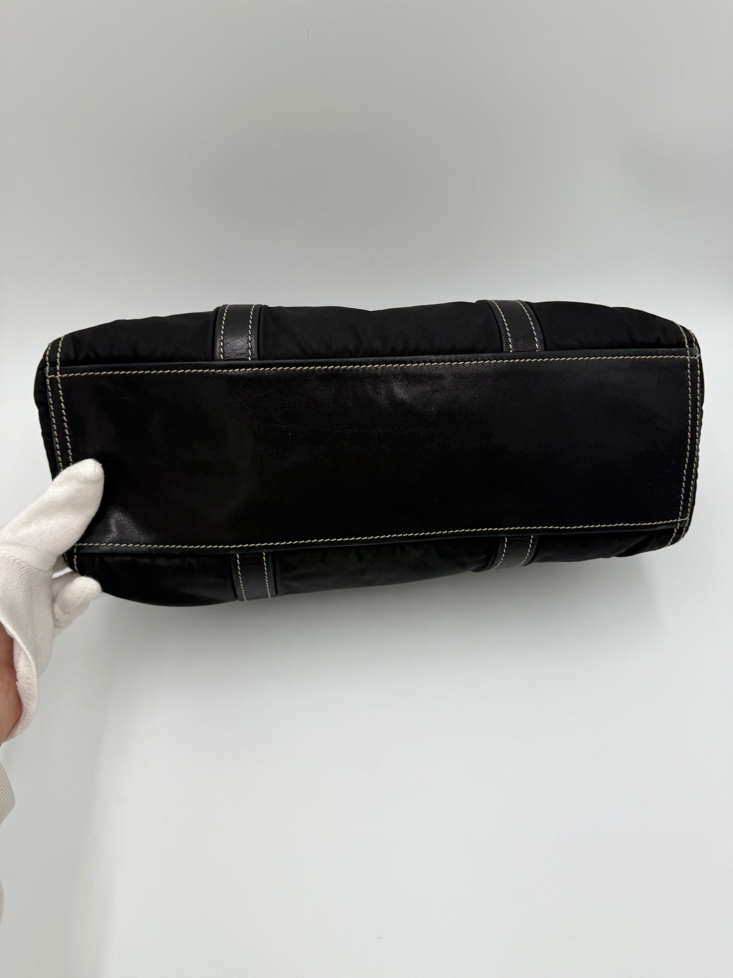 Prada Borsa a Spalla Vintage in Nylon e Pelle Nera - Pally Vintage Closet