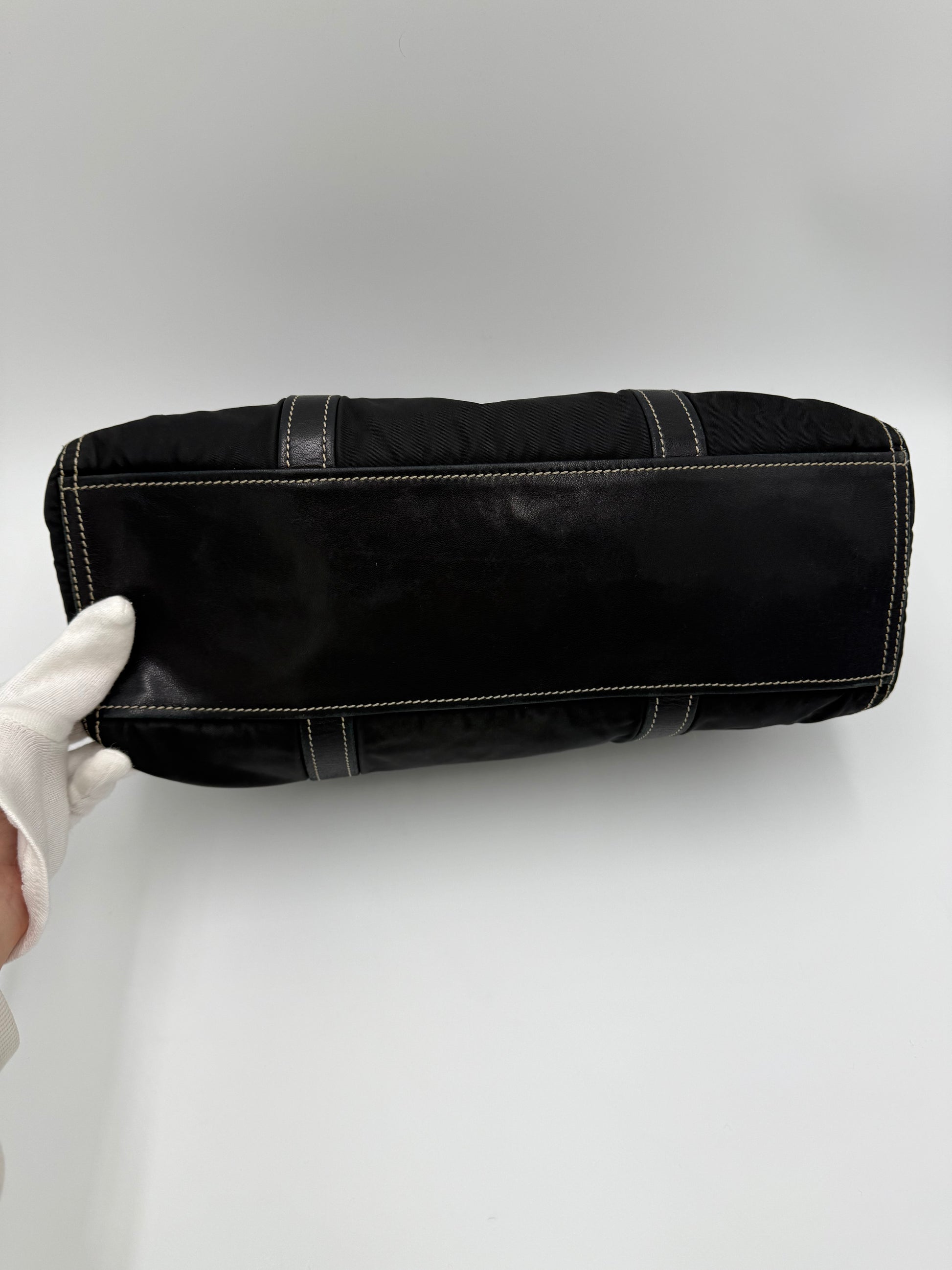 Prada Borsa a Spalla Vintage in Nylon e Pelle Nera - Pally Vintage Closet